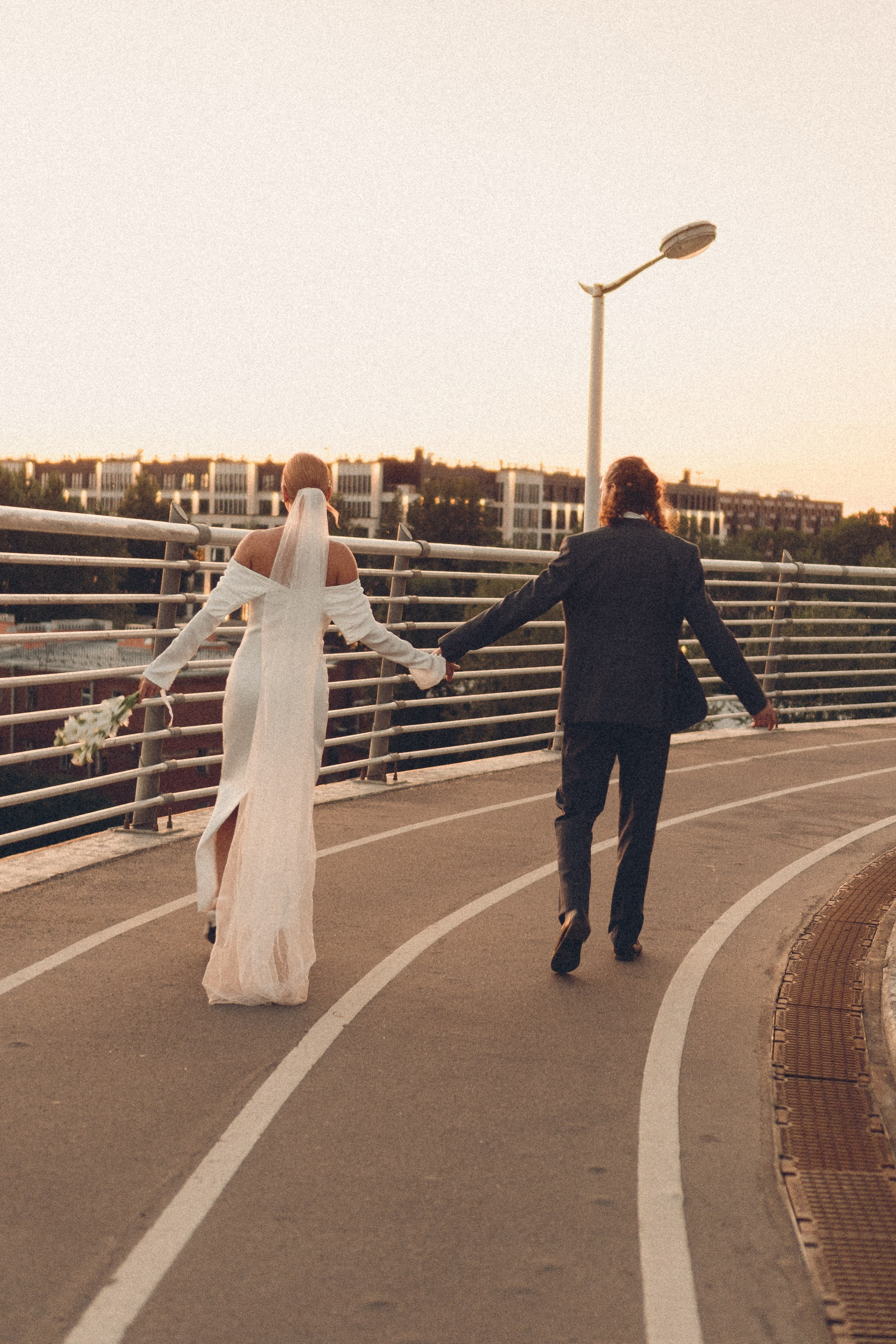 СВАДЕБНАЯ СЬЕМКА ВОЗЛЕ МСОТА БЕТАНКУРА НА КАБРИОЛЕТЕ. Профессиональный фотограф, Санкт-Петербург — Виктория Богомолова