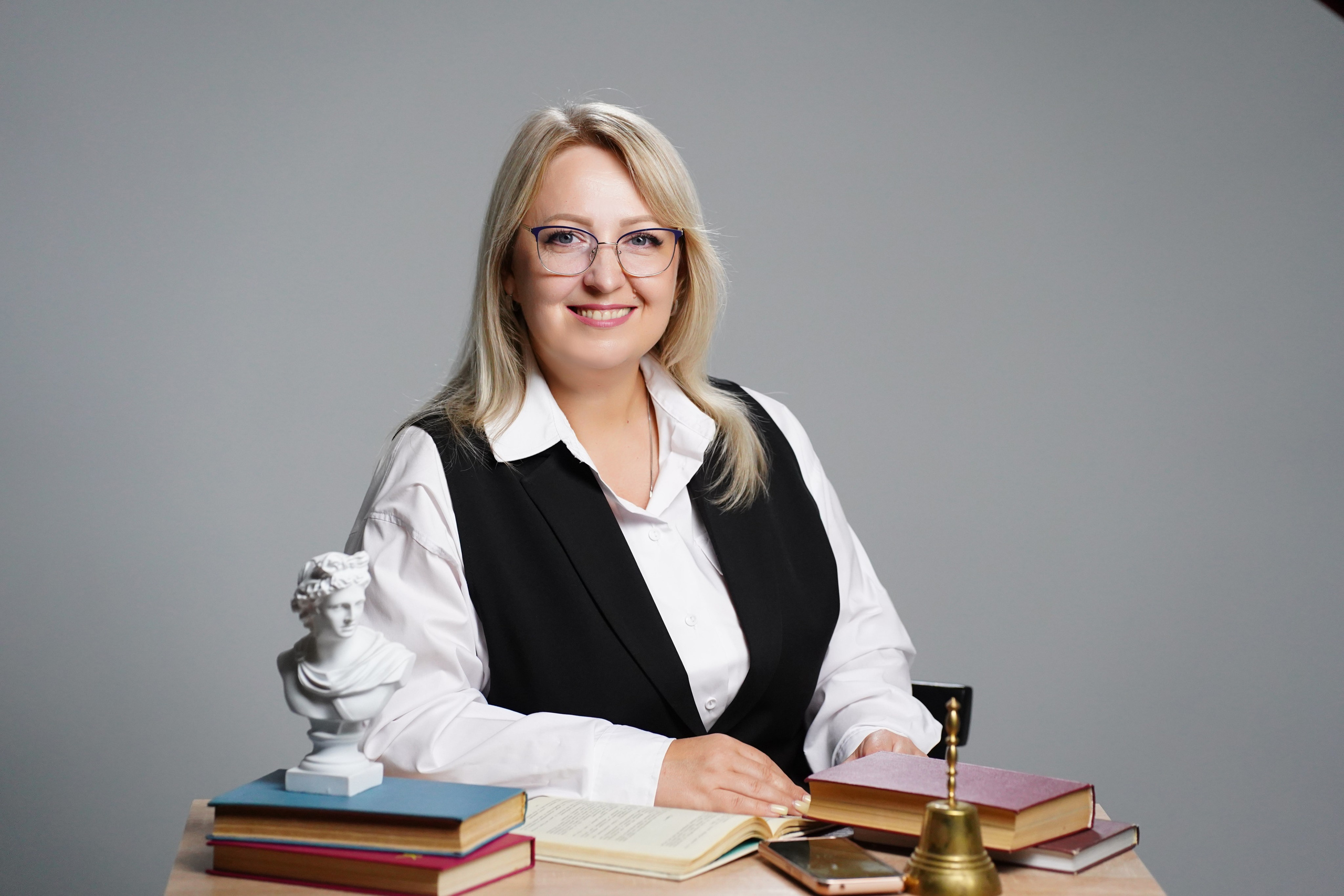 Портреты руководителей. MEMENTO.Выпускные альбомы, школьные, юбилейные и другие книги. Ростов-на-Дону