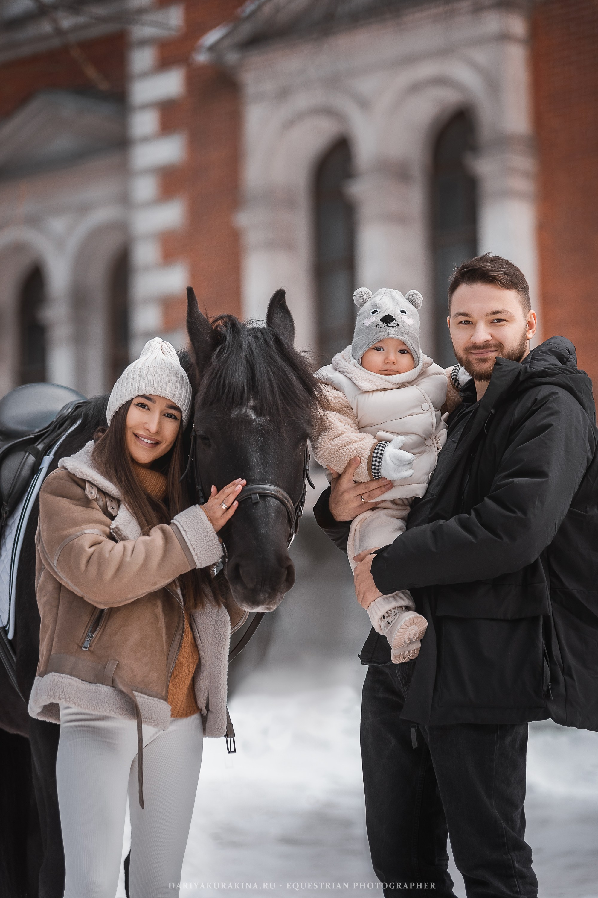 Большая семейная фотосессия в Усадьбе Быково. Конный фотограф Куракина Дарья • Фотосессии с лошадьми
