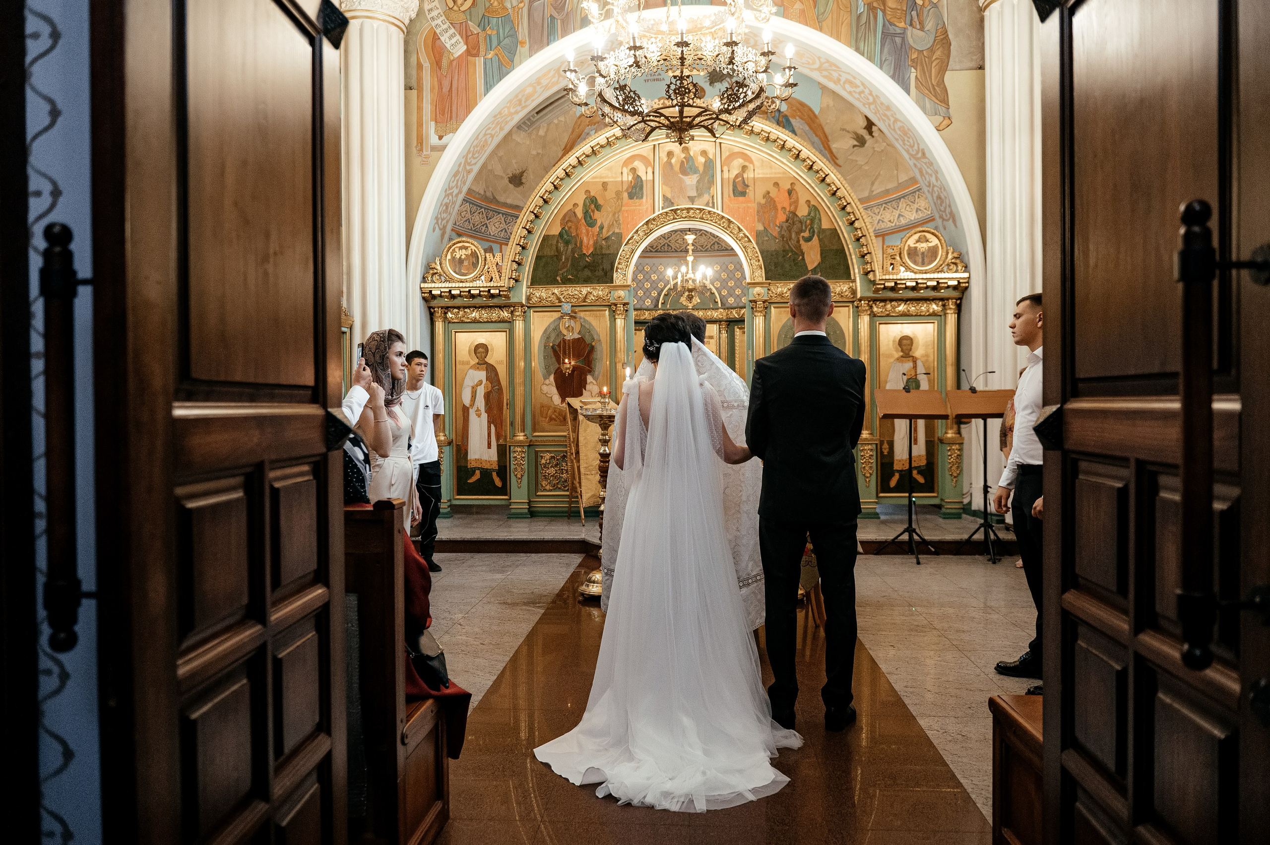 Свадьба с венчанием в Щелково. Прогулка в Гребнево, ресторан Кинза, отель Премиум. Свадебный и семейный фотограф Виктория Носачёва. Щелково, Москва и МО