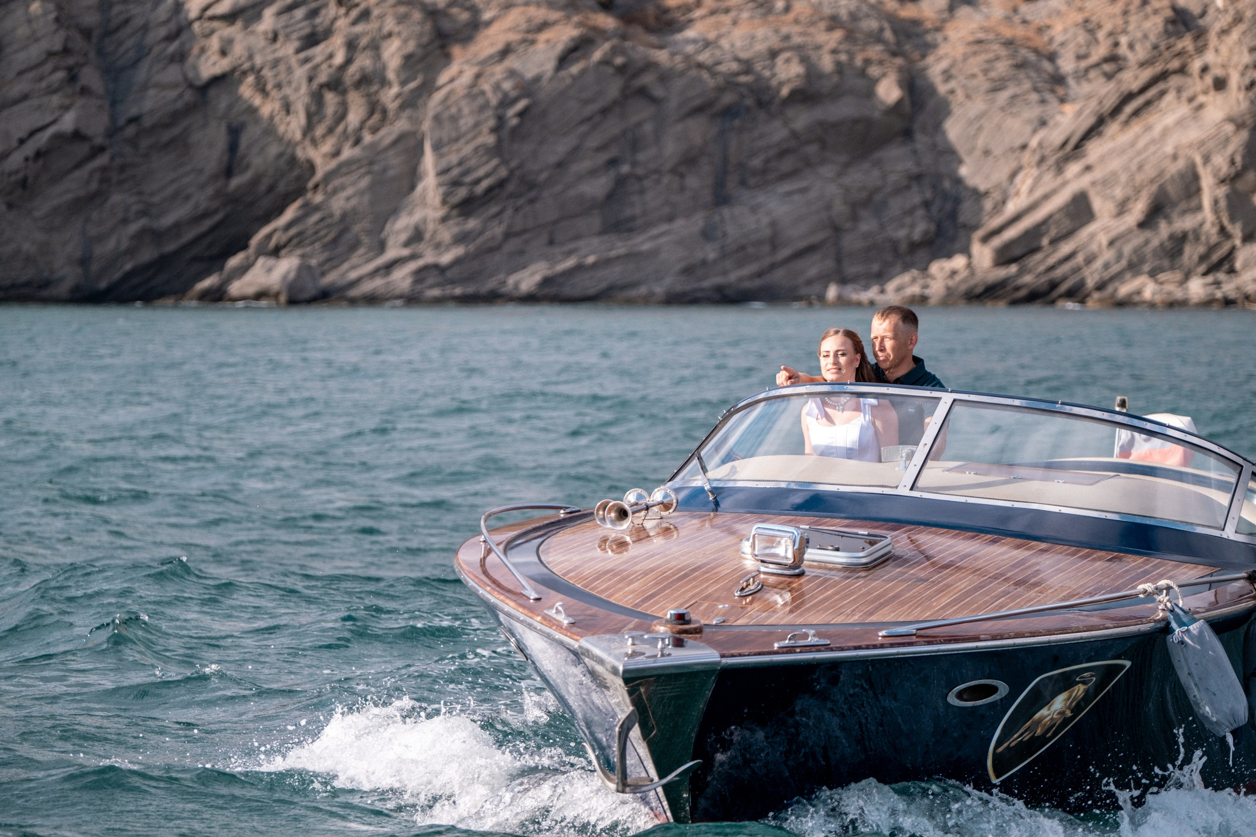 М+А — Прогулка на катере в Балаклаве. Профессиональная фотосъемка в Крыму. Натуральные эмоции и живые кадры. Забронируйте дату прямо сейчас!