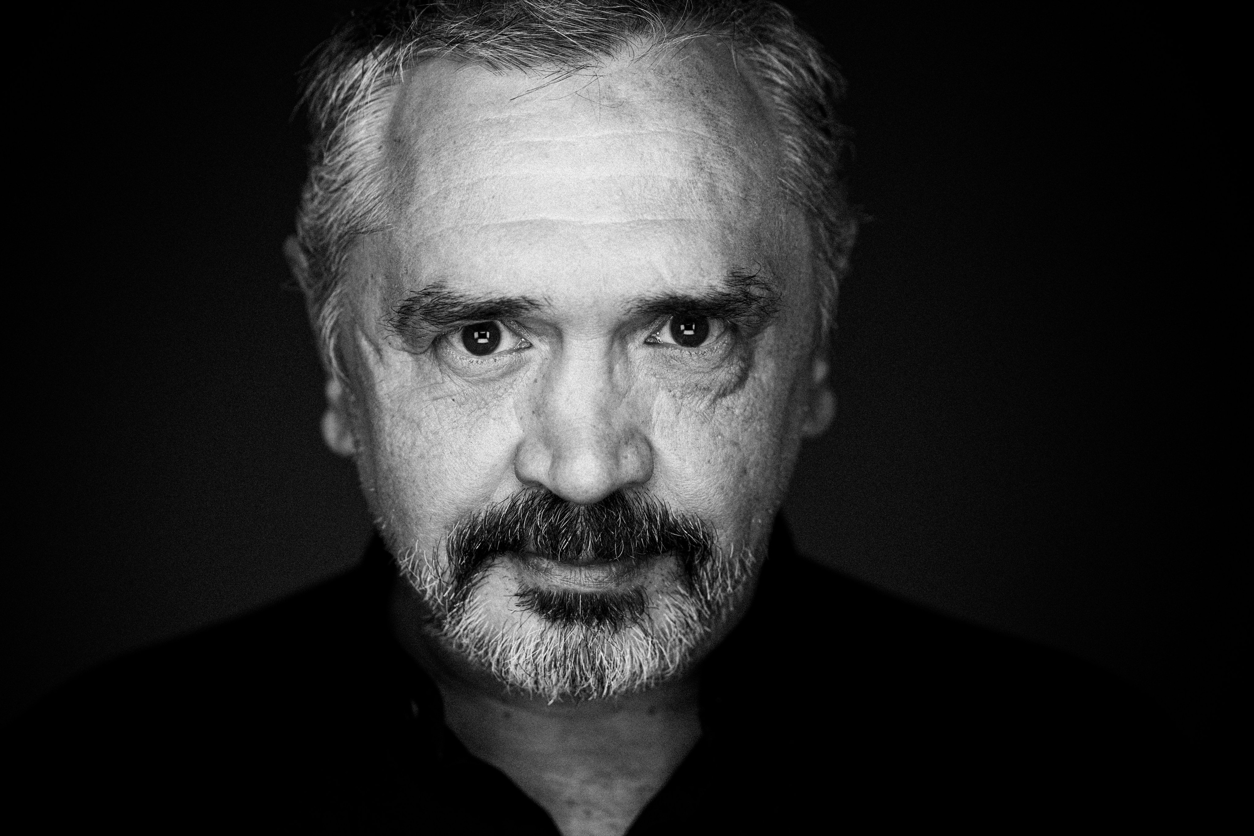 Чёрно-белый портрет. Бизнес-портрет | Хедшот-фотограф | Студия делового портрета в Москве