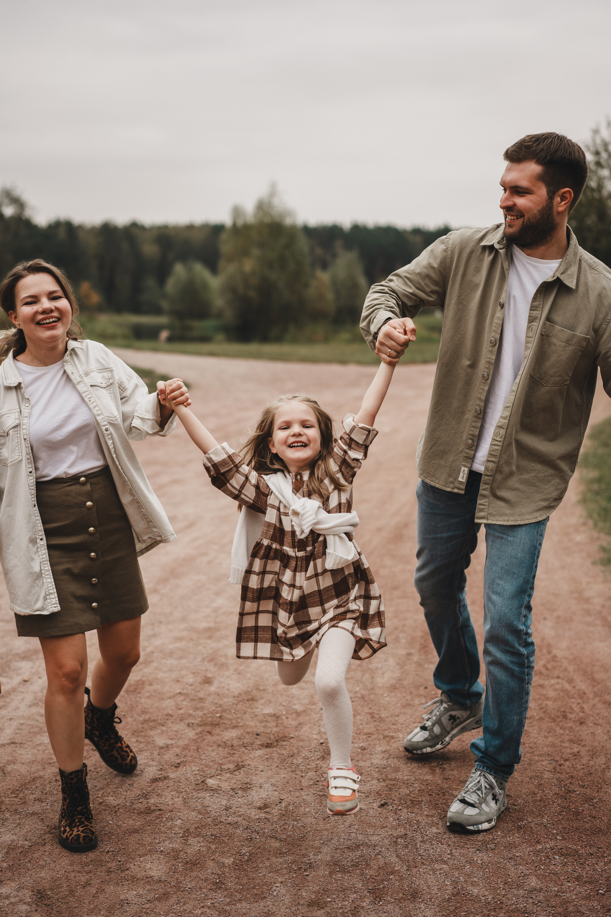 Фотосессия в Мещерском парке. Мама, папа и лапочка дочка. Семейный и детский фотограф и видеограф в Москве, Серпухове и Тарусе Валерия Сорокина