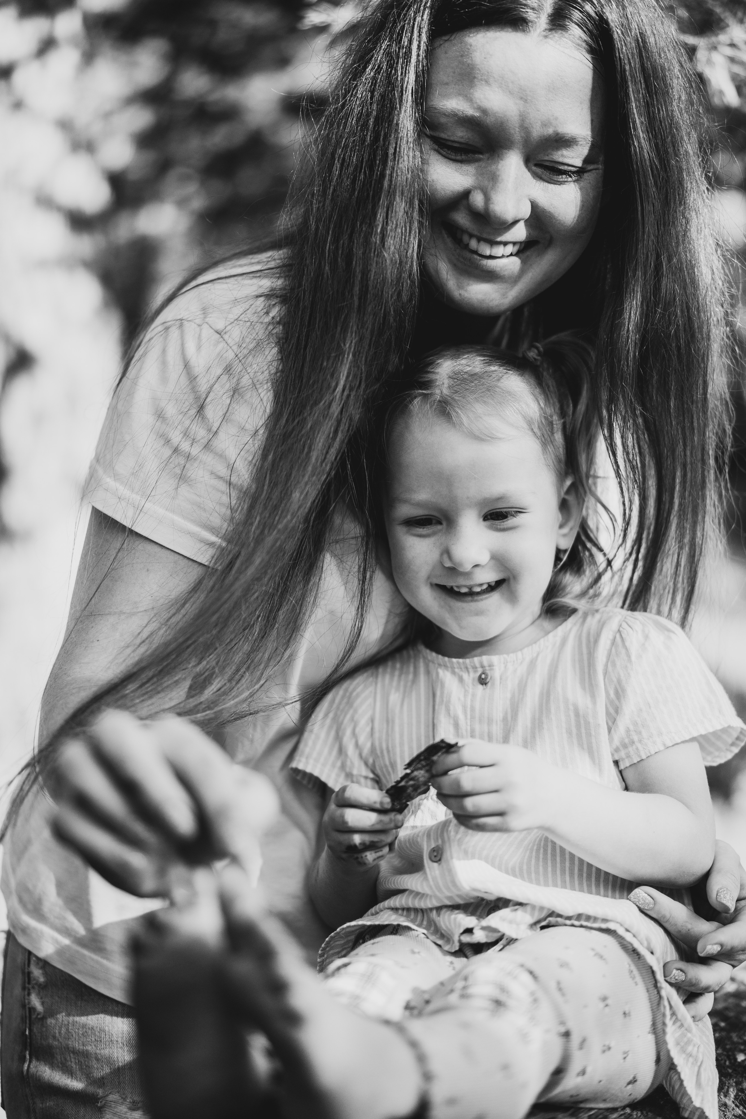 Фотосессия мамы и дочек в поле на закате. Семейный и детский фотограф и видеограф в Москве, Серпухове и Тарусе Валерия Сорокина