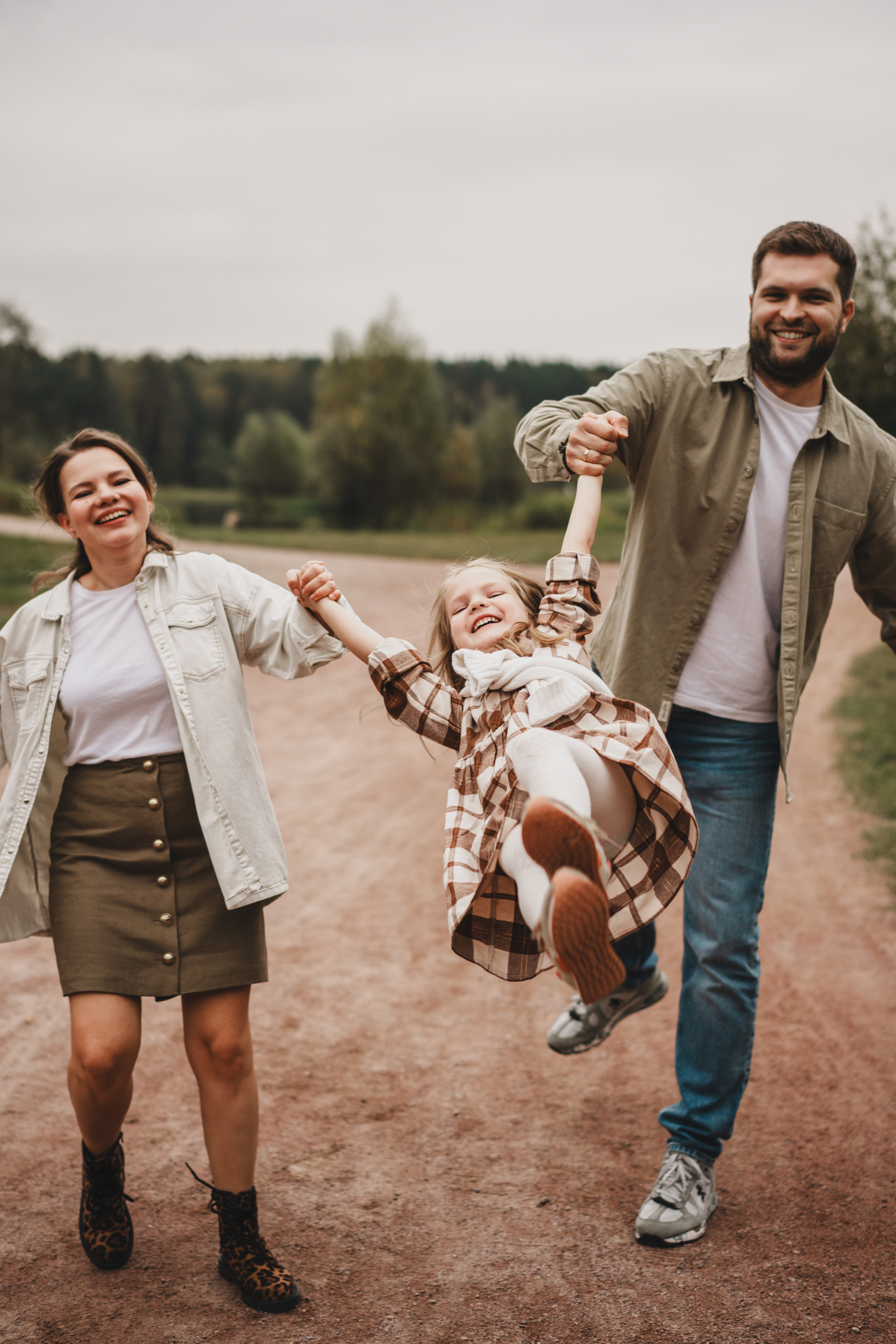 Фотосессия в Мещерском парке. Мама, папа и лапочка дочка. Семейный и детский фотограф и видеограф в Москве, Серпухове и Тарусе Валерия Сорокина