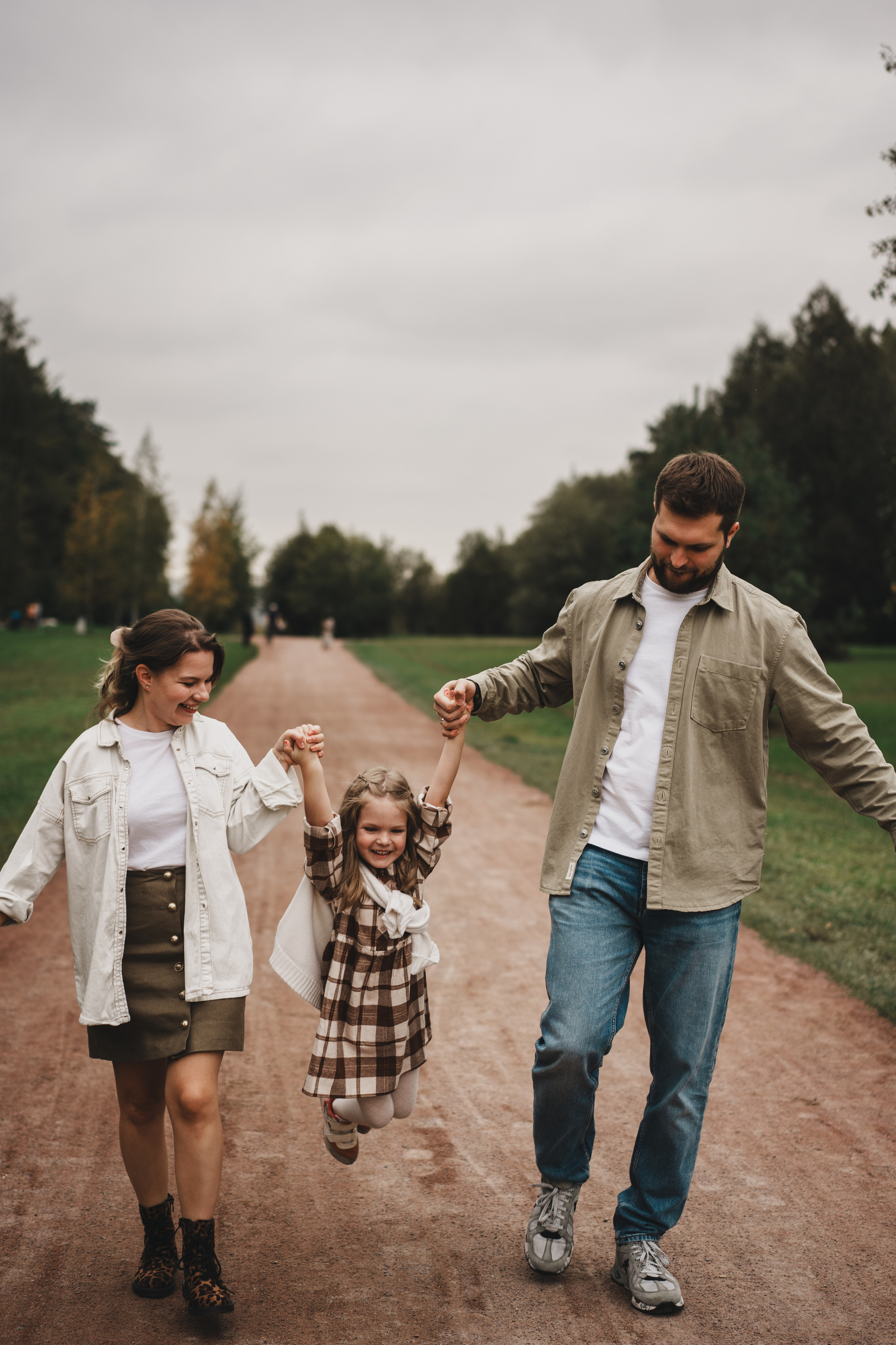 Фотосессия в Мещерском парке. Мама, папа и лапочка дочка. Семейный и детский фотограф и видеограф в Москве, Серпухове и Тарусе Валерия Сорокина