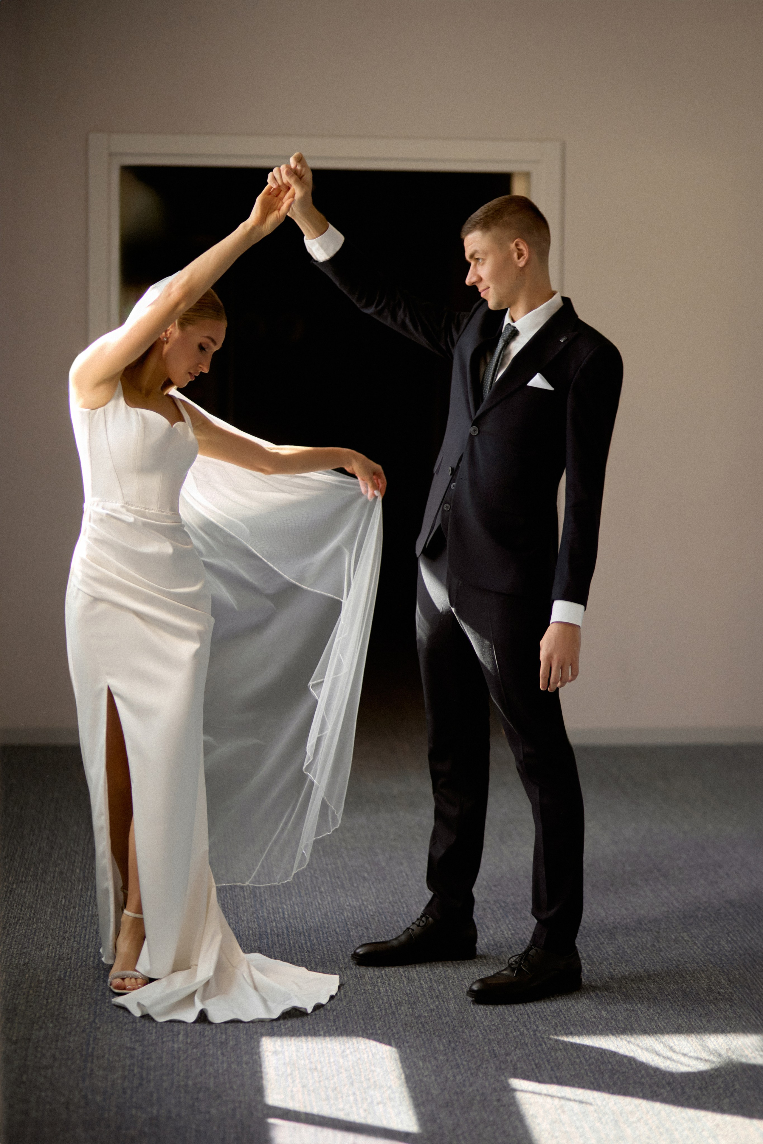 Выездная свадебная фотосессия. Сестры Карабаза. Фотографы и ретушеры в Москве и Санкт-Петербурге