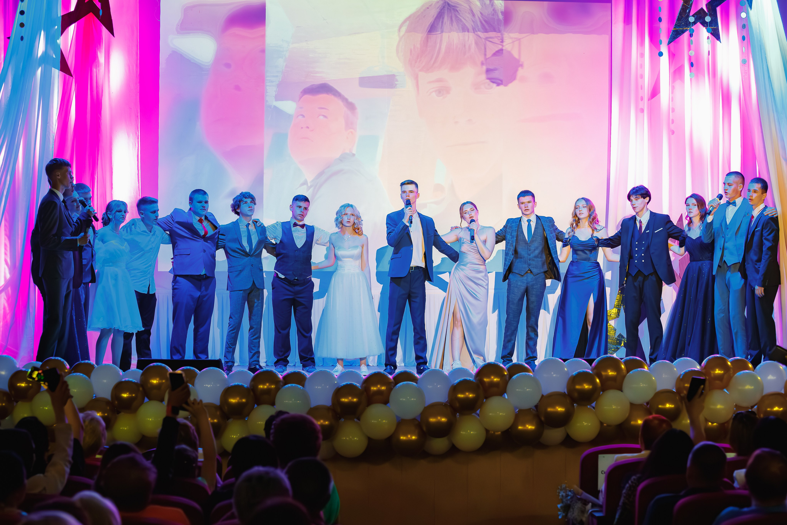 Школьная фото и видеосъёмка. Свадебный фотограф Марина Суворова и видеооператор Олег Петров