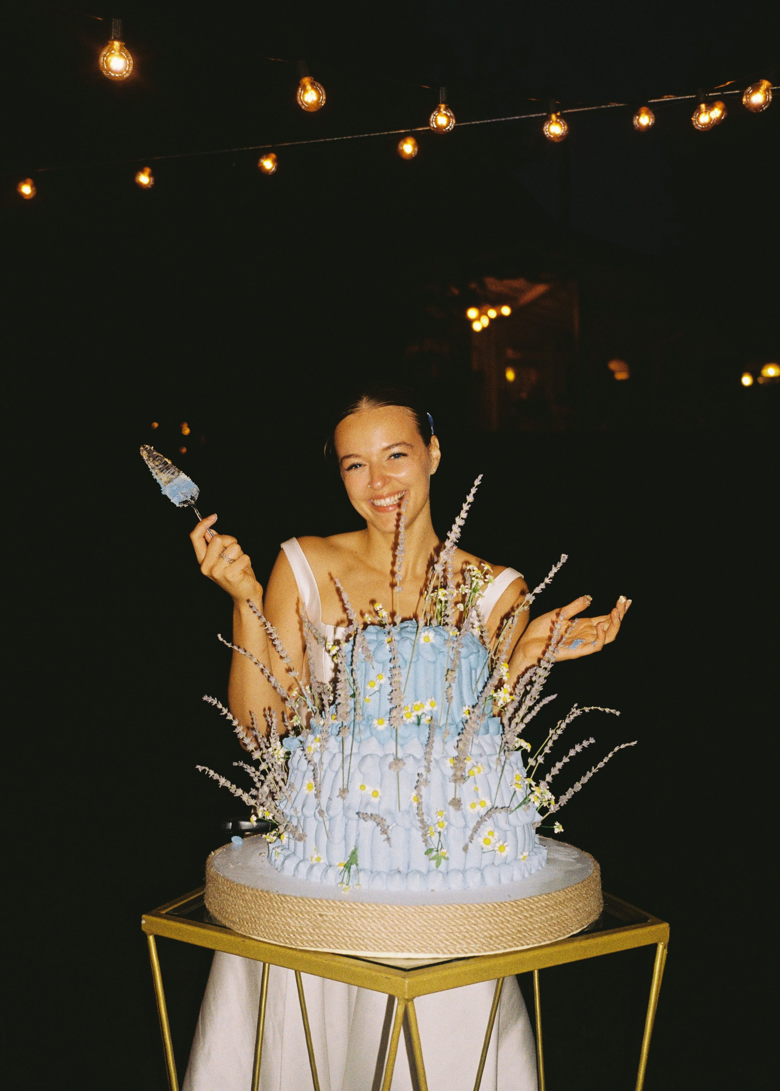 ПАРОЧКА В ЖЕЛТЫХ САПОЖКАХ С РАЙОНА