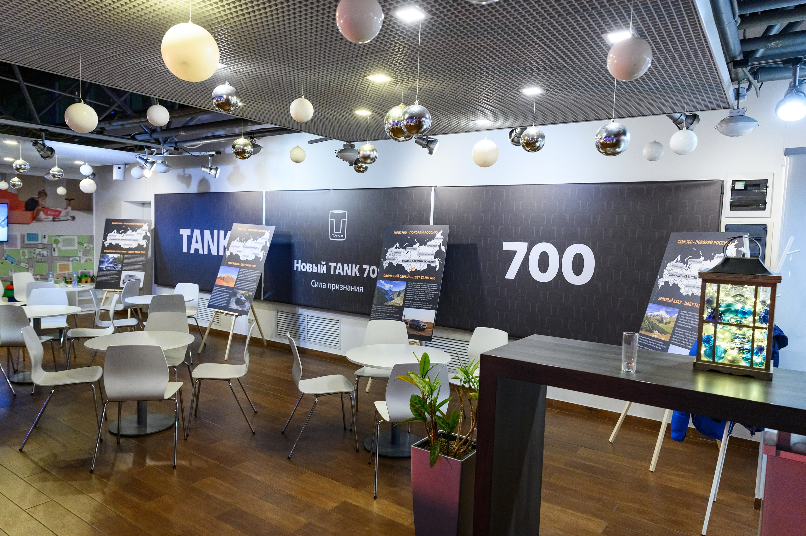 Автосалон Танк. Свадебный фотограф Москва Юрий Кульман