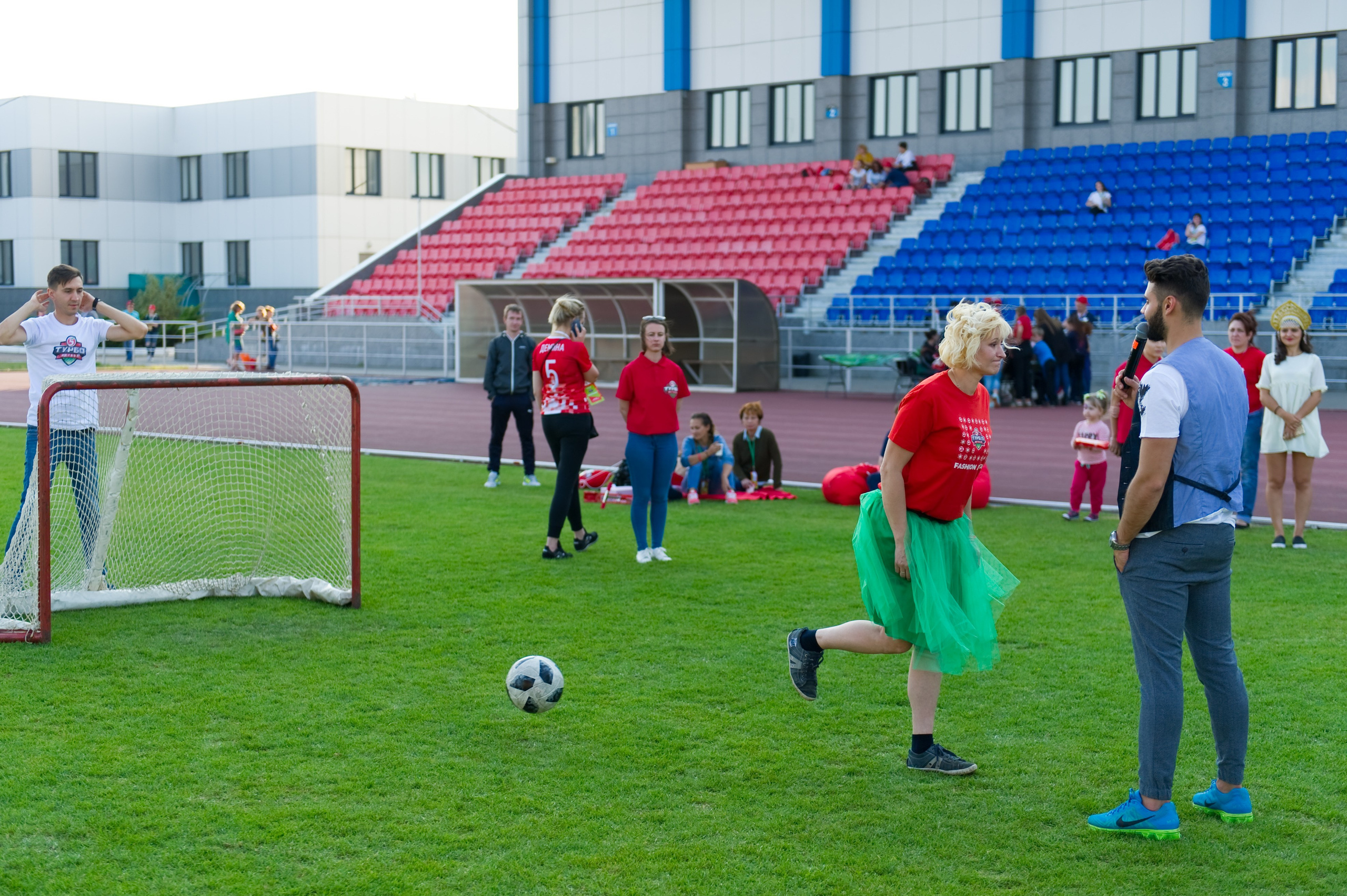 Турбофутбол (корпоративное соревнование «Пятерочки»). Репортажный фотограф и видеограф Слава Думчев. Тимбилдинги, отчетники, корпоративы