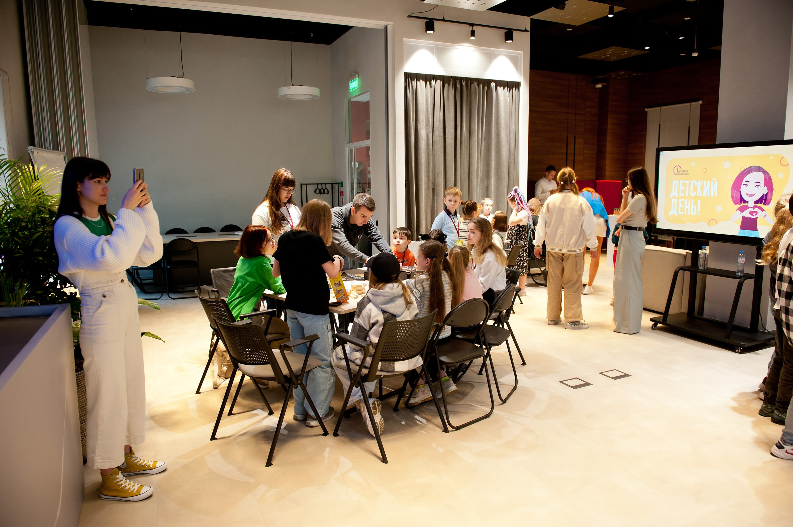 Первая Грузовая Компания — Детский день (офис). Репортажный фотограф и видеограф Слава Думчев. Тимбилдинги, отчетники, корпоративы