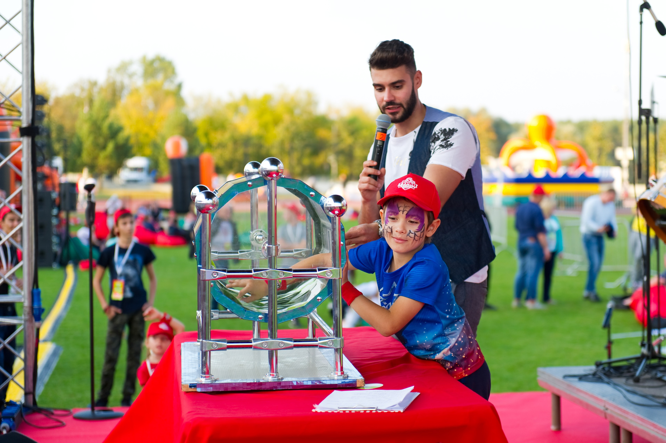 Турбофутбол (корпоративное соревнование «Пятерочки»). Репортажный фотограф и видеограф Слава Думчев. Тимбилдинги, отчетники, корпоративы