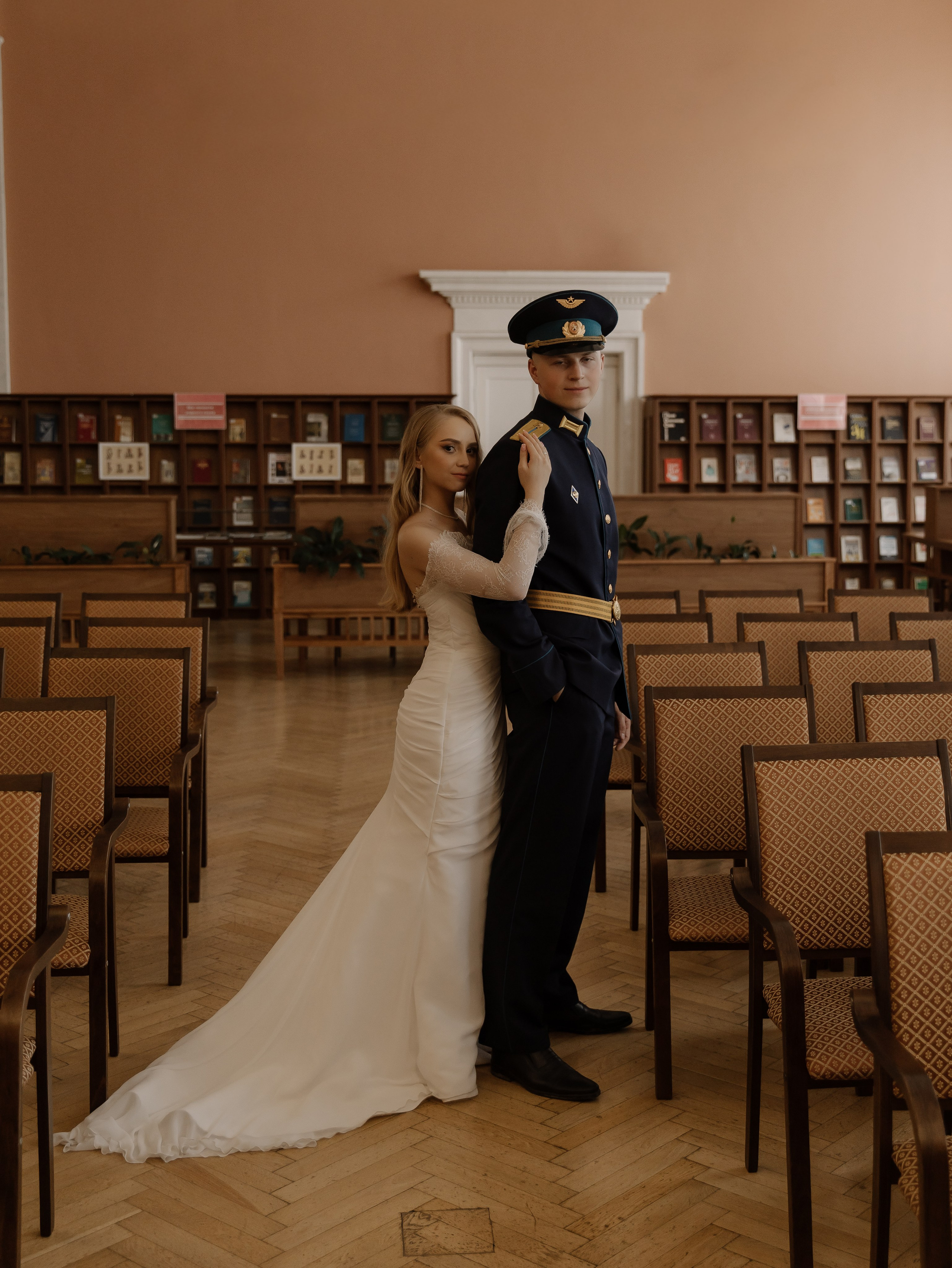 Михаил и Алена фотосессия в Библиотеке. СВАДЕБНЫЙ ФОТОГРАФ ЧЕЛЯБИНСК
