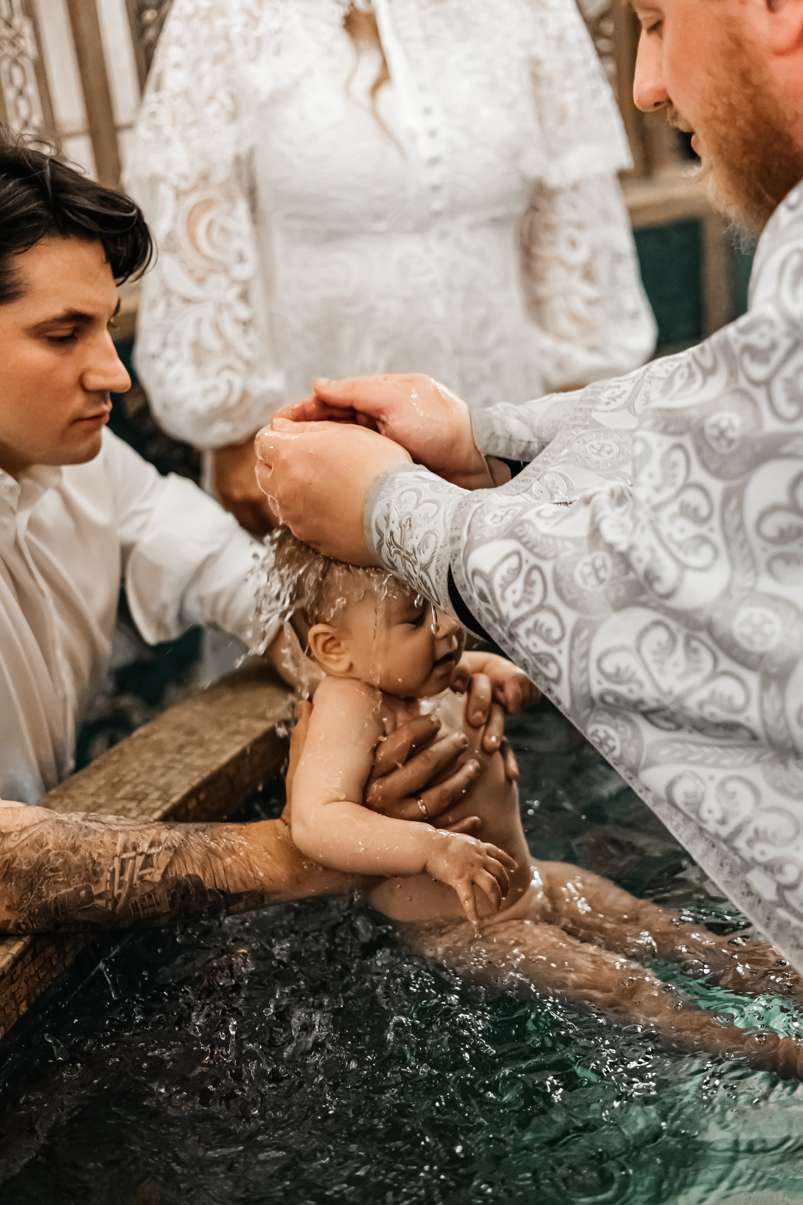 Крещение Ярославы в Сретенском монастыре. Фотограф на крещение и венчание Москва  Надежда Баланина