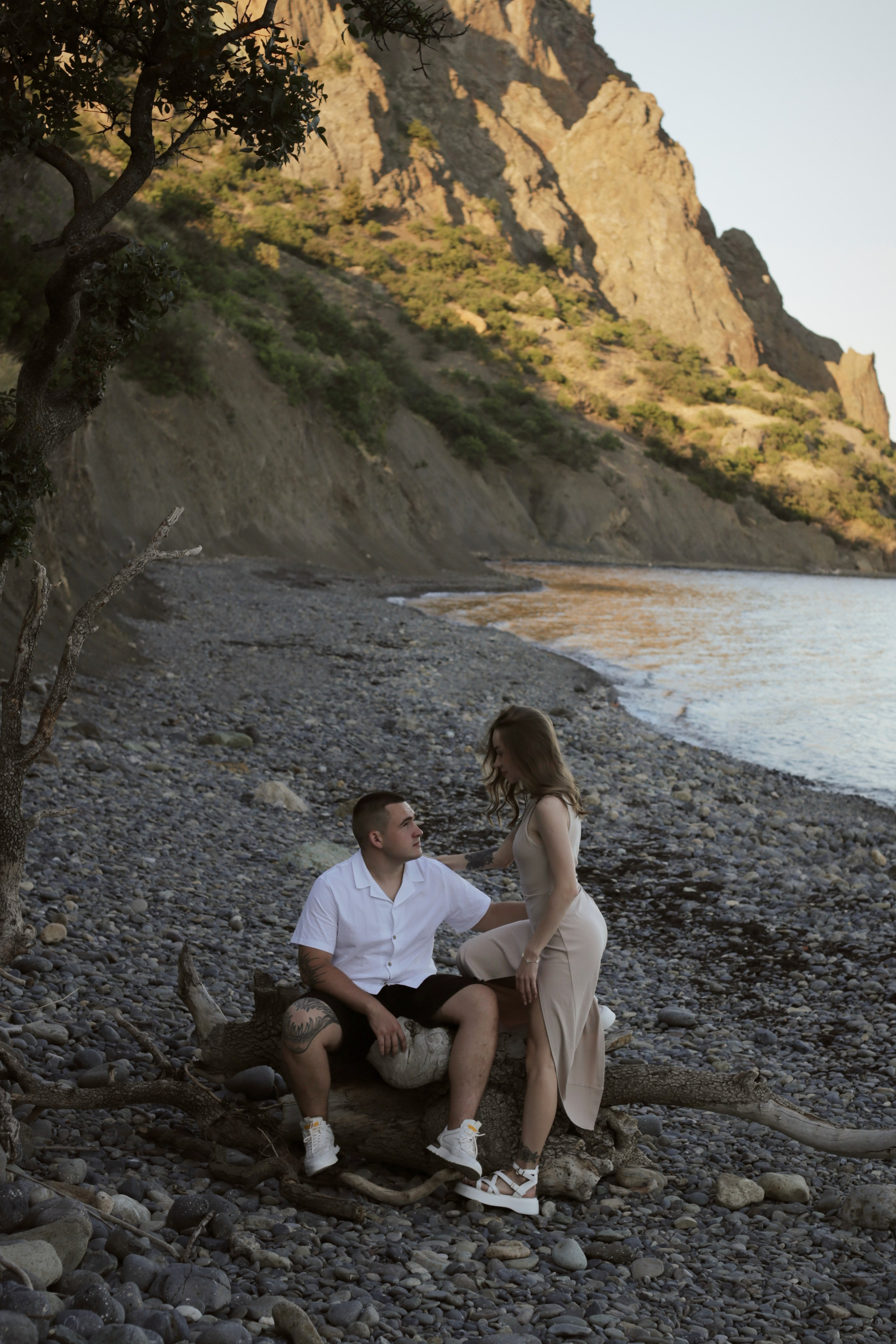 Под Кара-Дагом | Даша и Дима. Семейный фотограф в Феодосии и по Крыму Брежнева Алла