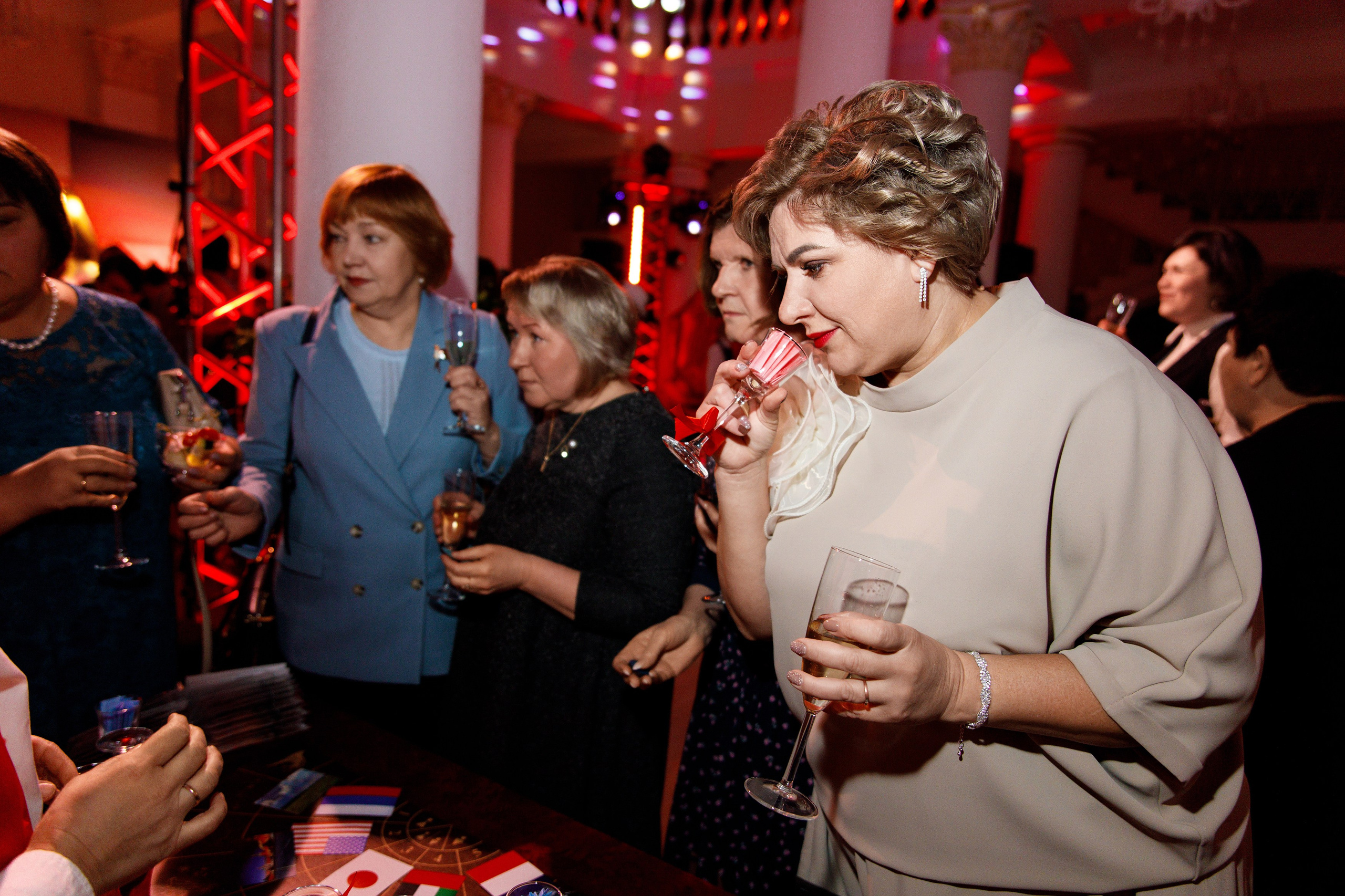 Награждение победителя конкурса «Учитель Года» г. Горнозаводск. Фотограф Дмитрий Молчанов | Фотограф Пермь | Фотограф