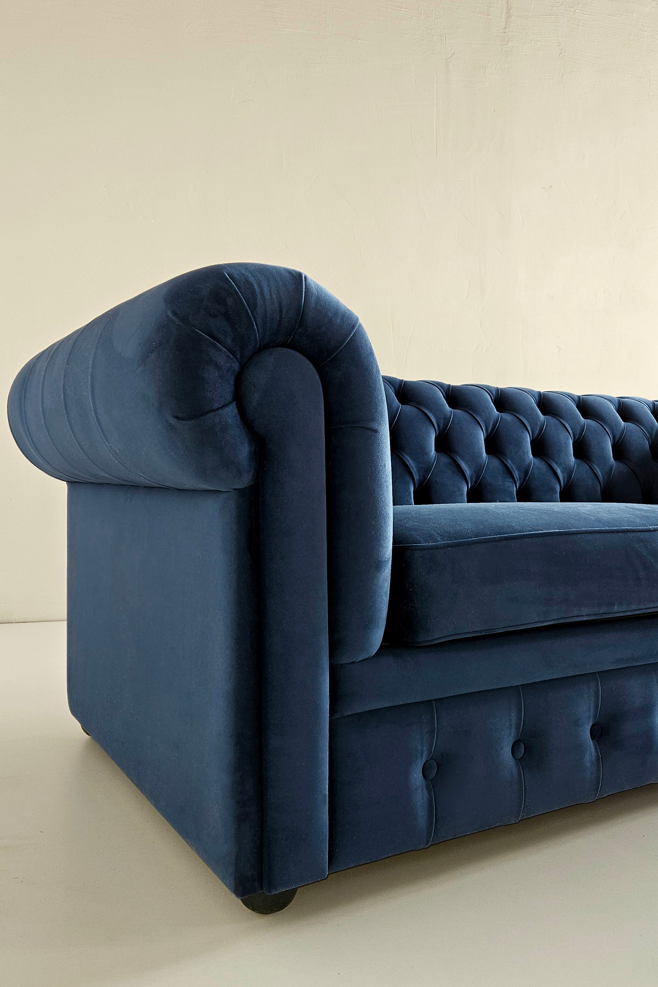 Диван на заказ Изготовление мягкой мебели. Студия интерьерных решений SUNHOUSE. Натяжные потолки, шторы, текстиль