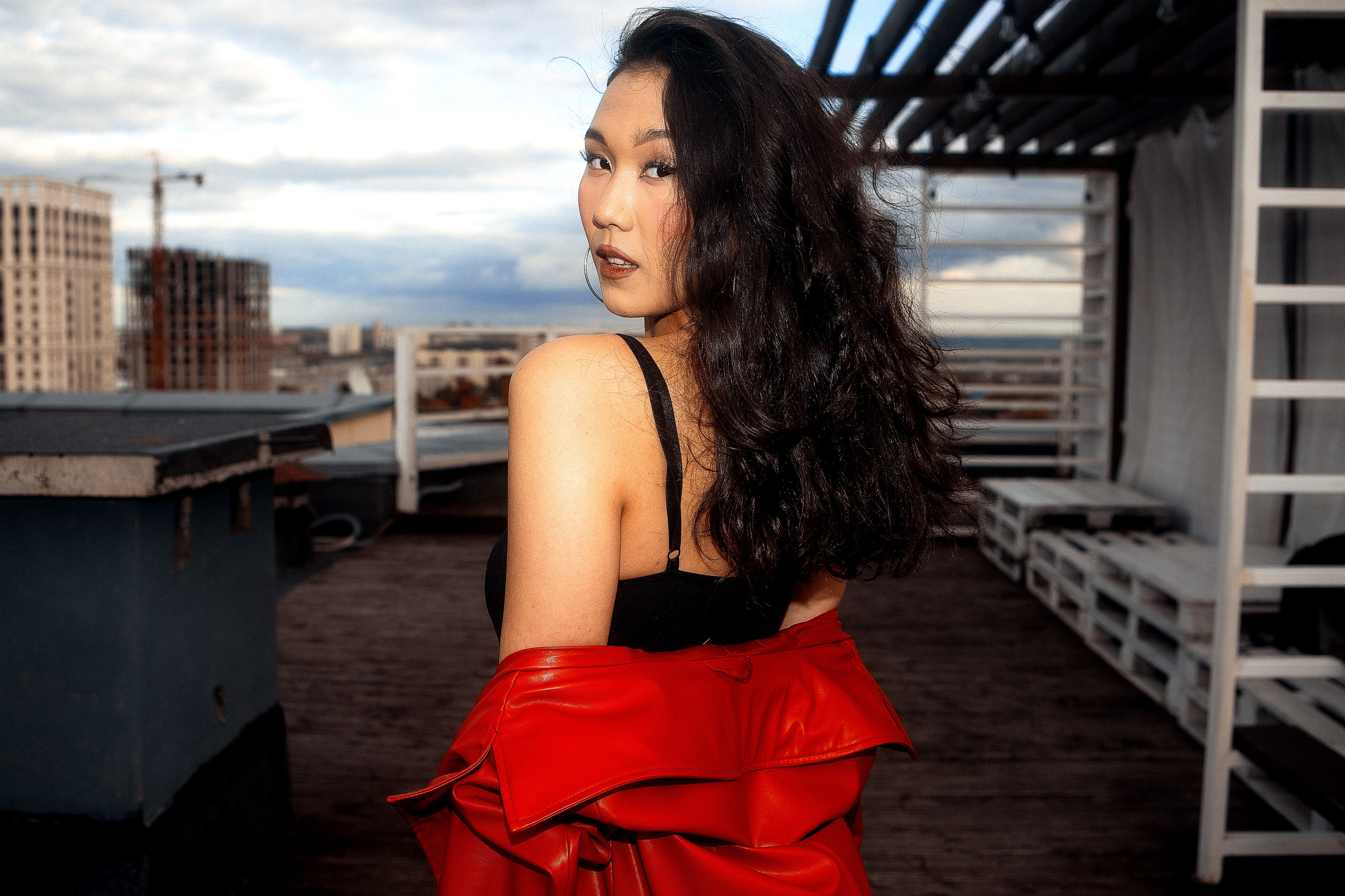 Фотосессия на крыше для Адины в Новосибирске. Фотограф в Новосибирске Владислав Унтерберг