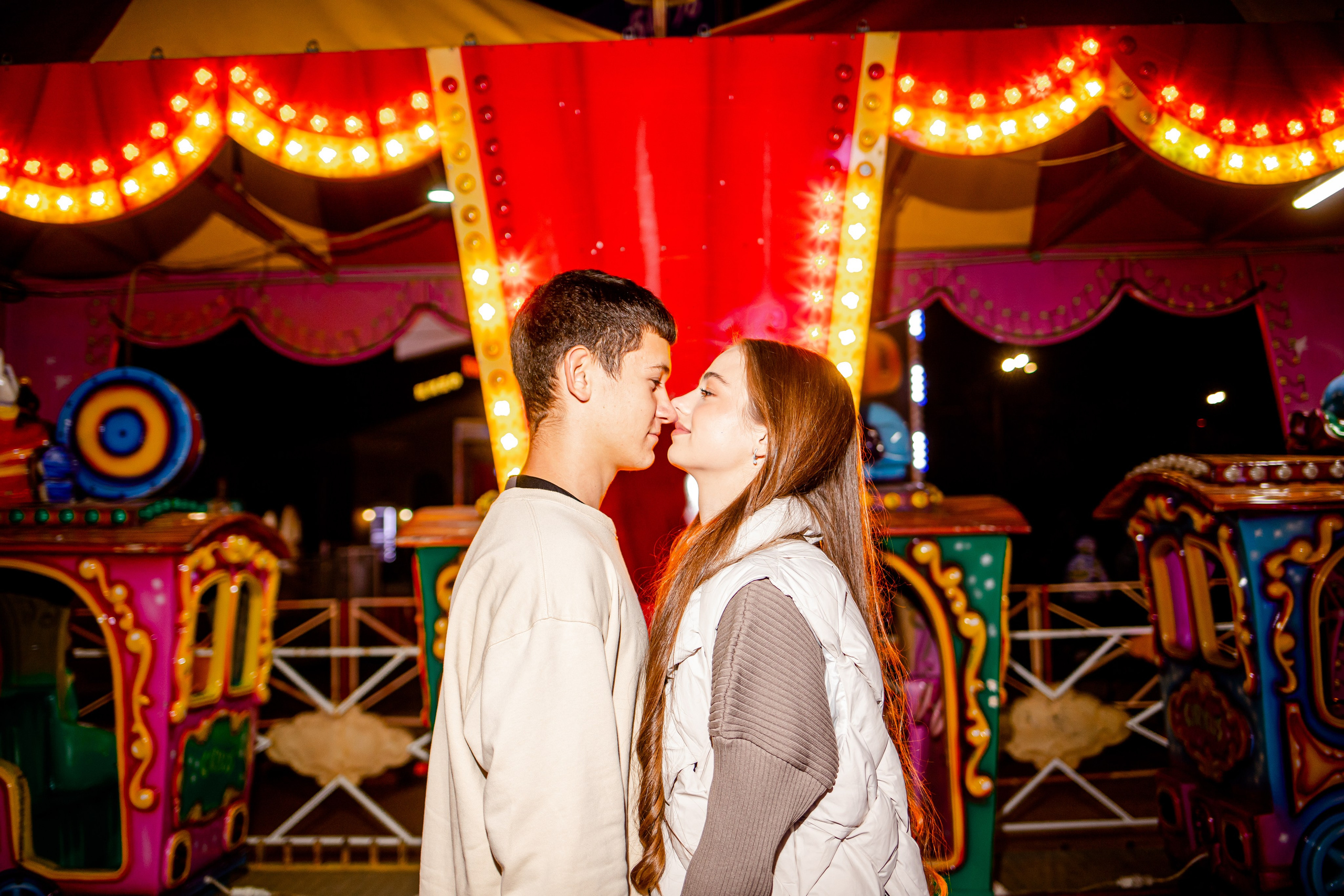 Любовь в парке аттракционов. Свадебный фотограф Кропоткин Краснодар
