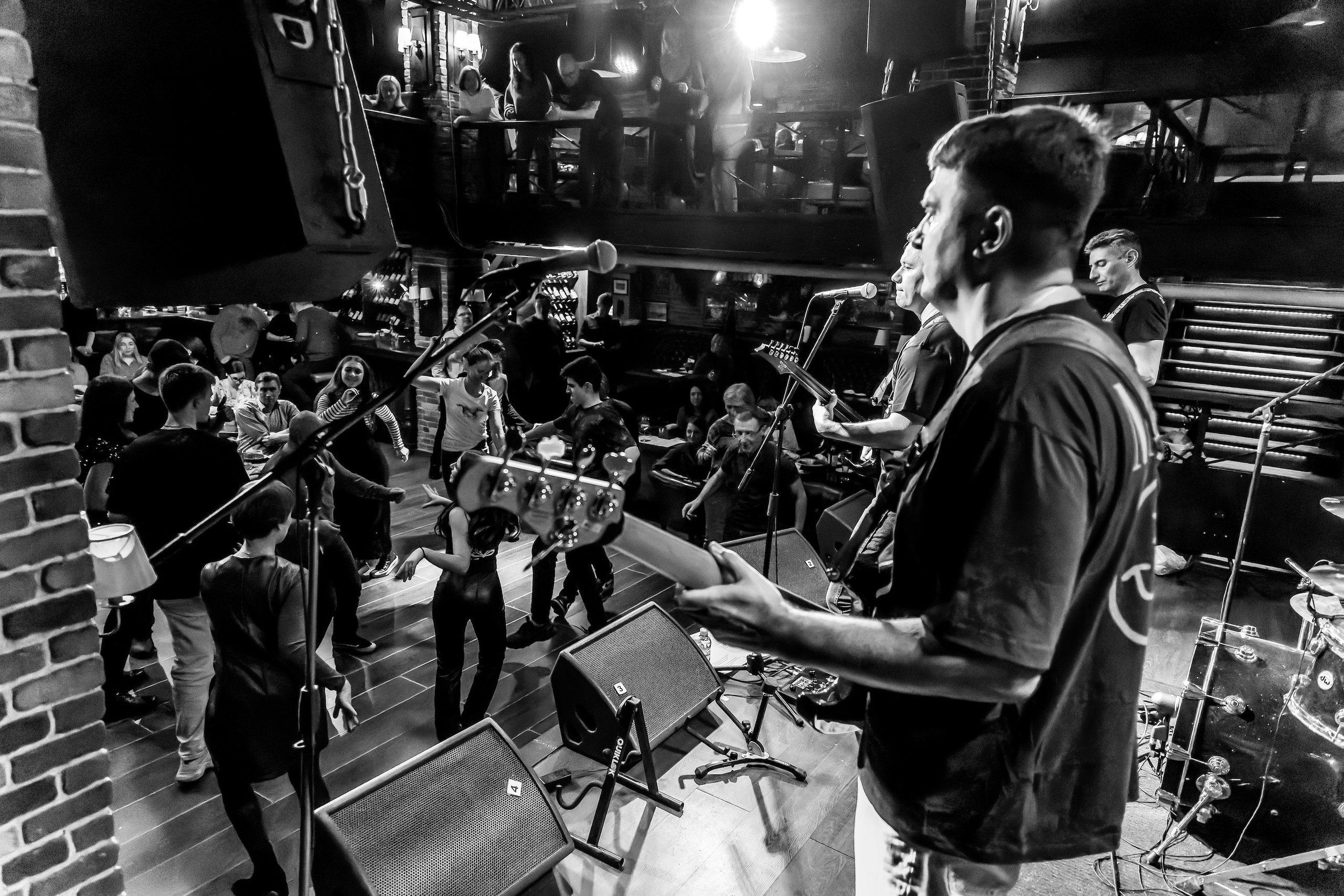 LifePub 29.03.2023. Московская кавер-группа BankBand