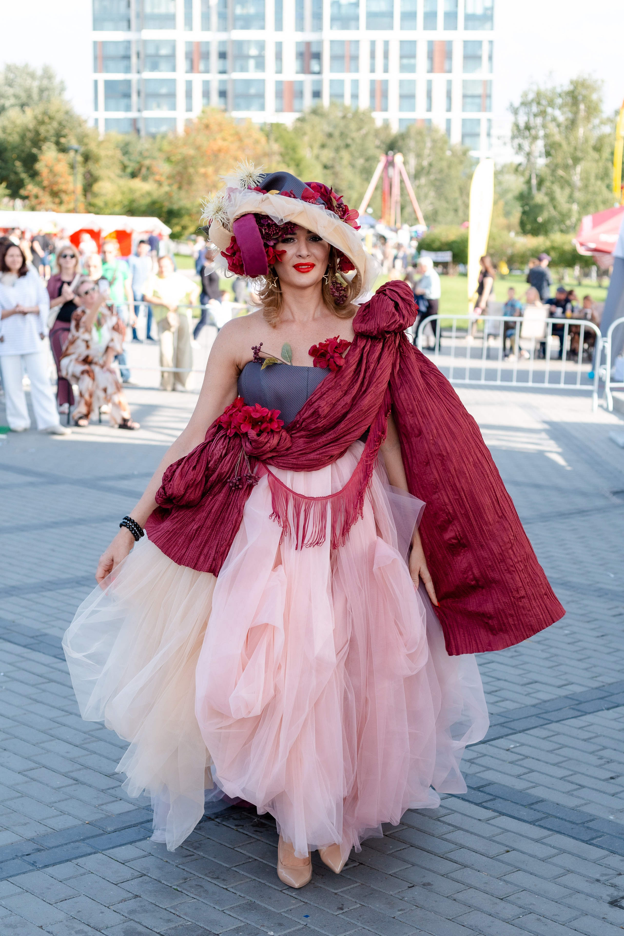 Модельный показ на набережной. Портретный и репортажный фотограф. Мыльников Илья