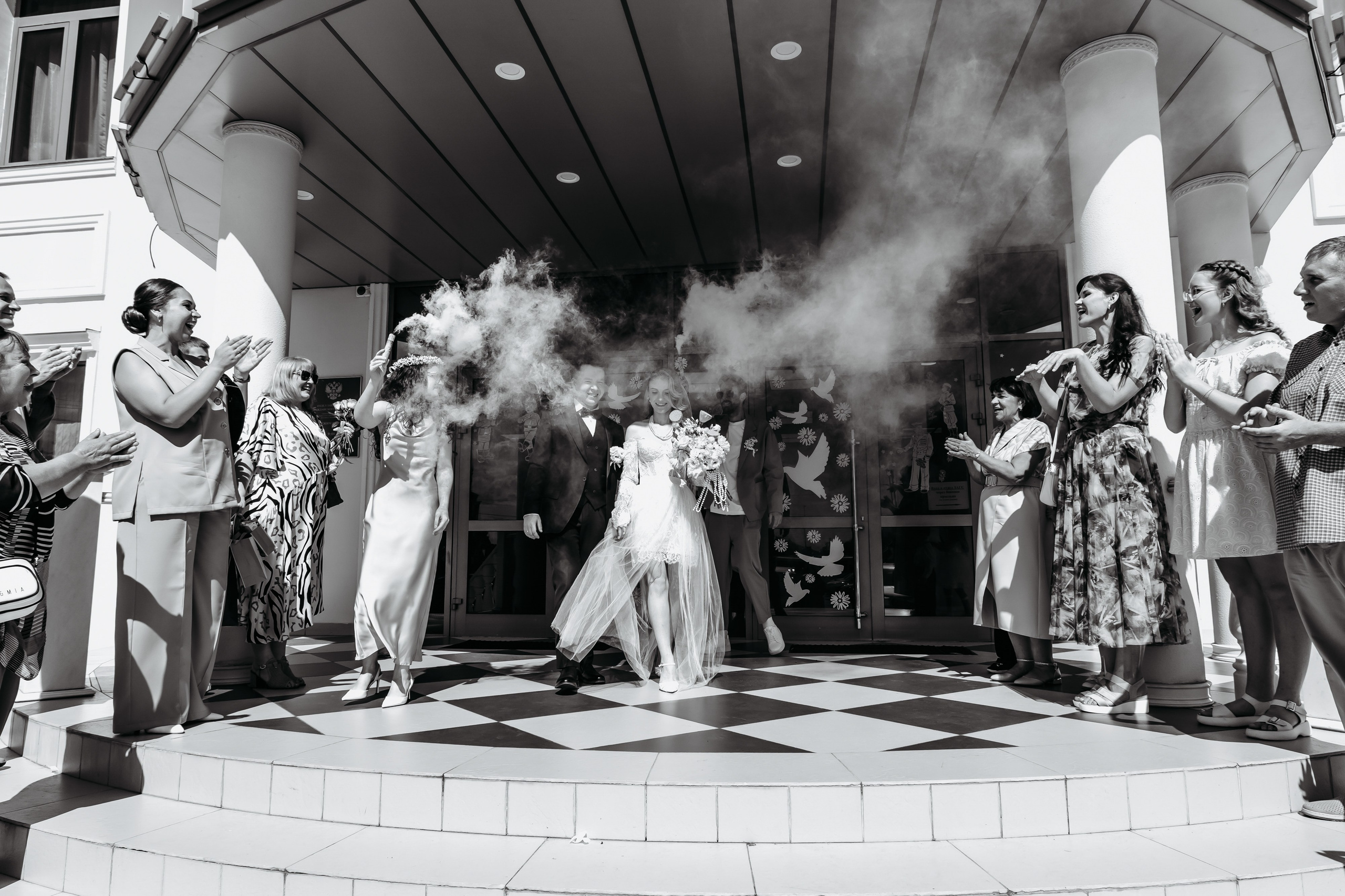 Невеста с подружками на утренней подготовке