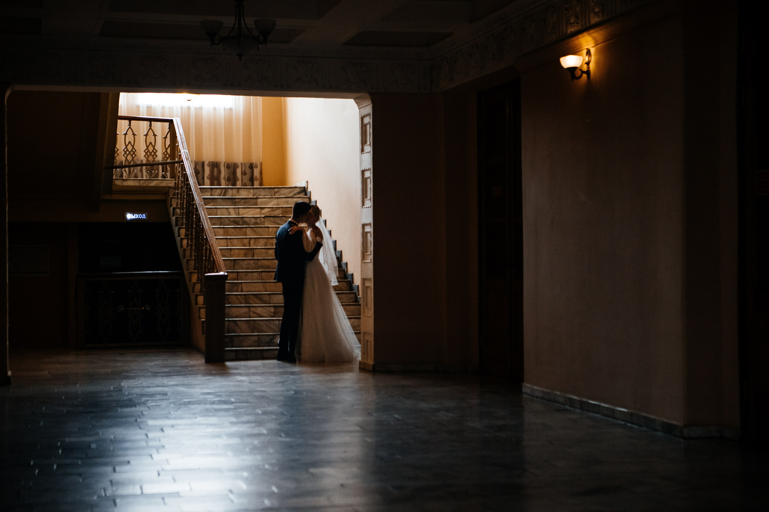 Евгения и Николай утренние сборы. Свадебный фотограф Виктория Чуйко Магнитогорск. Визуал для бизнеса