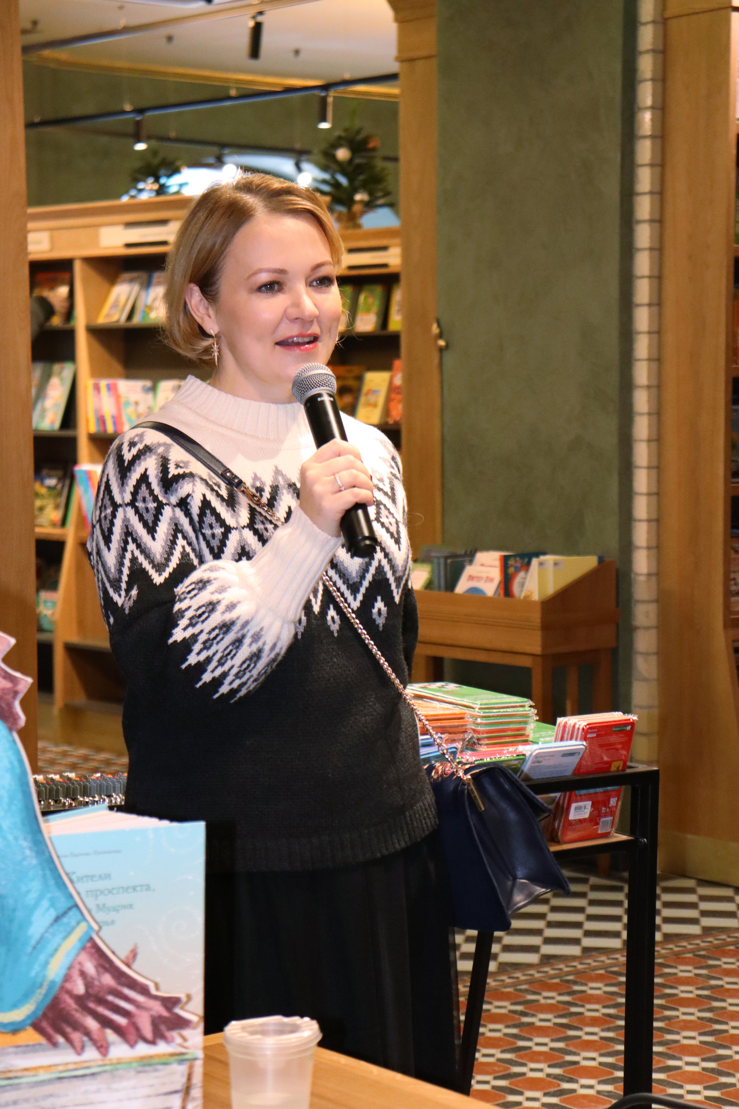 Репортаж из Дома Книги. Фотограф в Санкт-Петербурге. Индивидуальная съемка и фотопрогулки