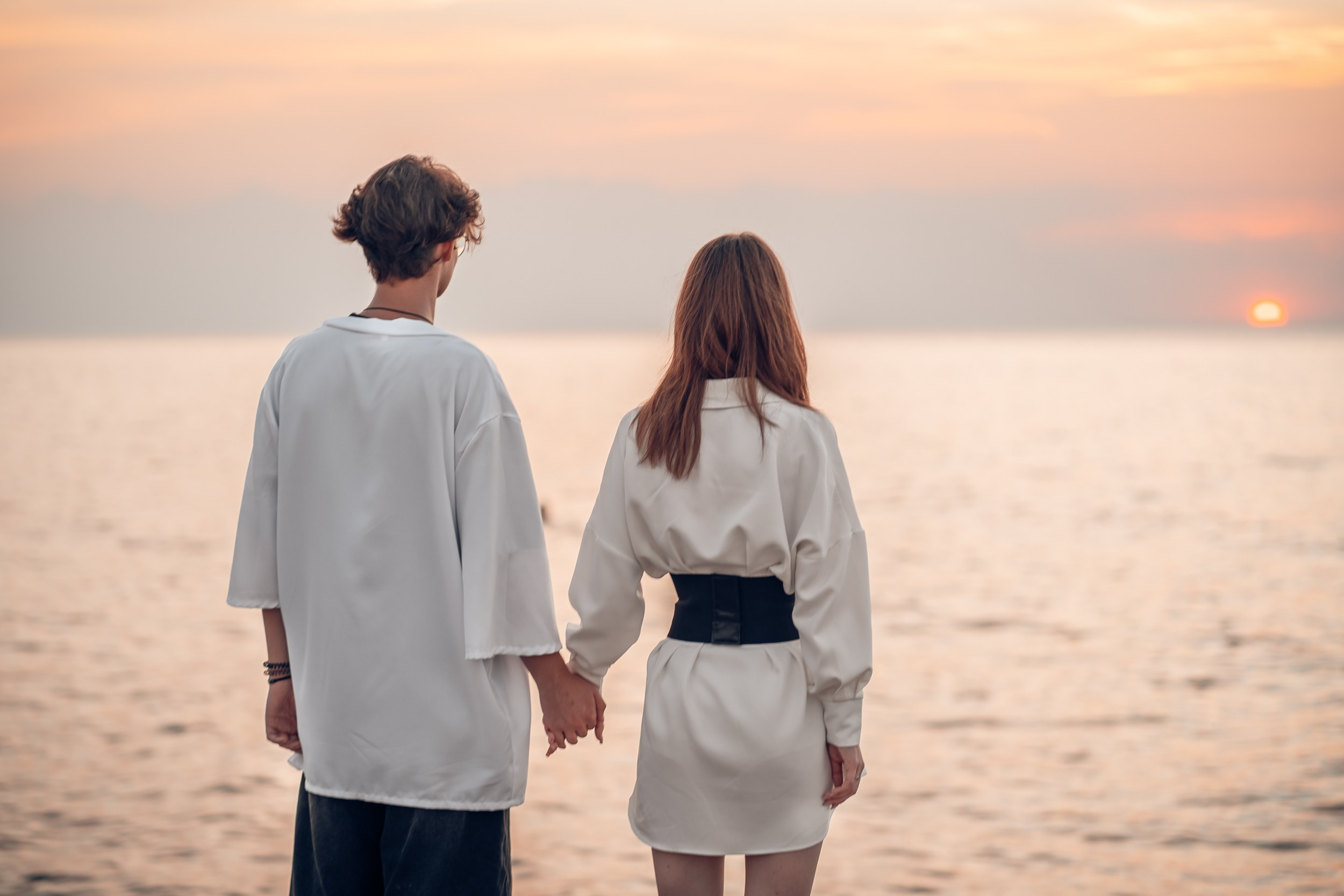 Романтическая фотоистория на закате пляжа Аквамарин. Церковный фотограф Севастополь