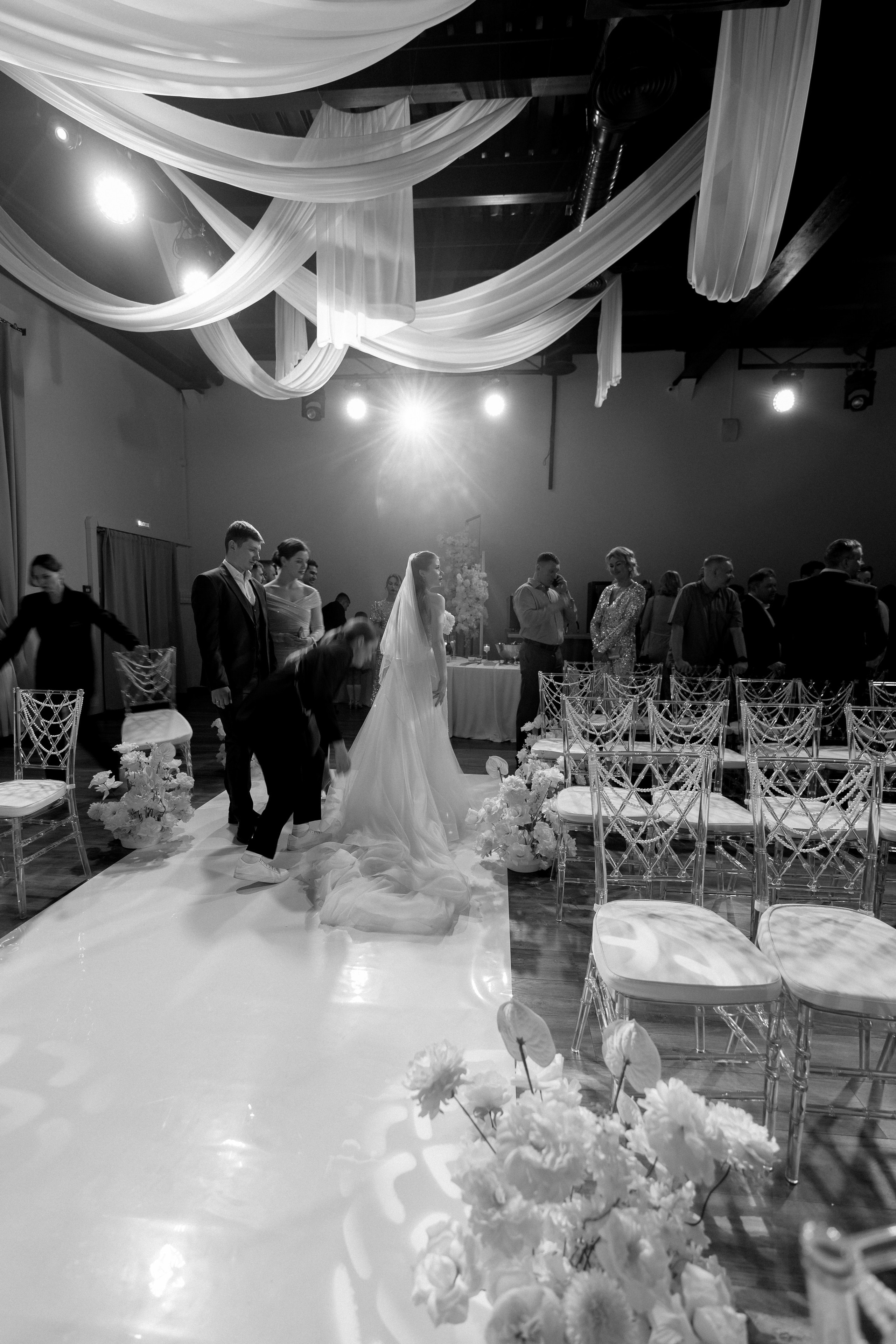 СВАДЕБНАЯ СЬЕМКА СБОРОВ В ОТЕЛЕ И ВЫЕЗД НА ЦЕРЕМОНИЮ (СНЯТО В СИБИРЕ В НИЖНЕВАРТОВСКЕ). Профессиональный фотограф, Санкт-Петербург — Виктория Богомолова