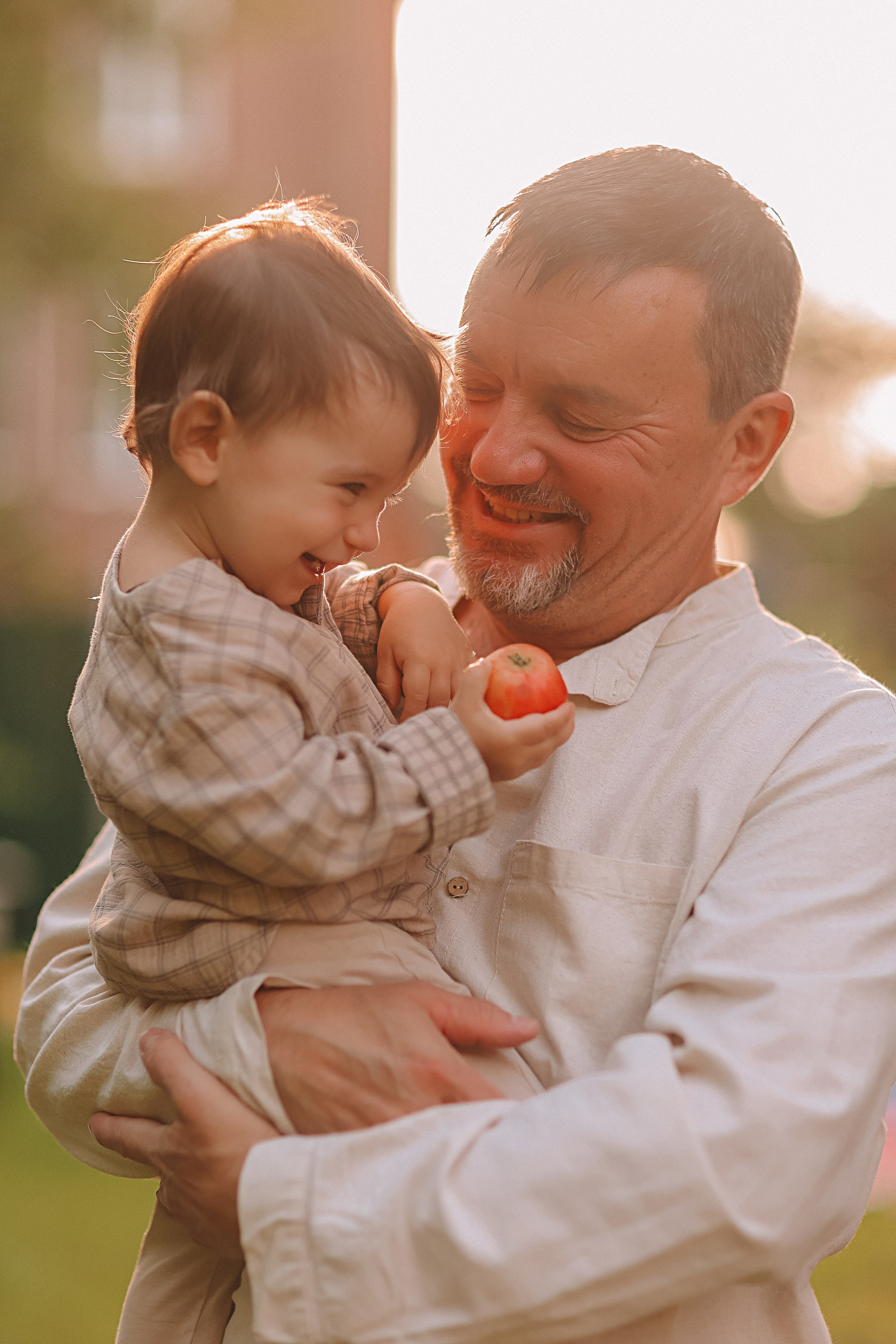 Стирка у дома. Семейный фотограф Тюмень, фотограф на роды Салмина Мария