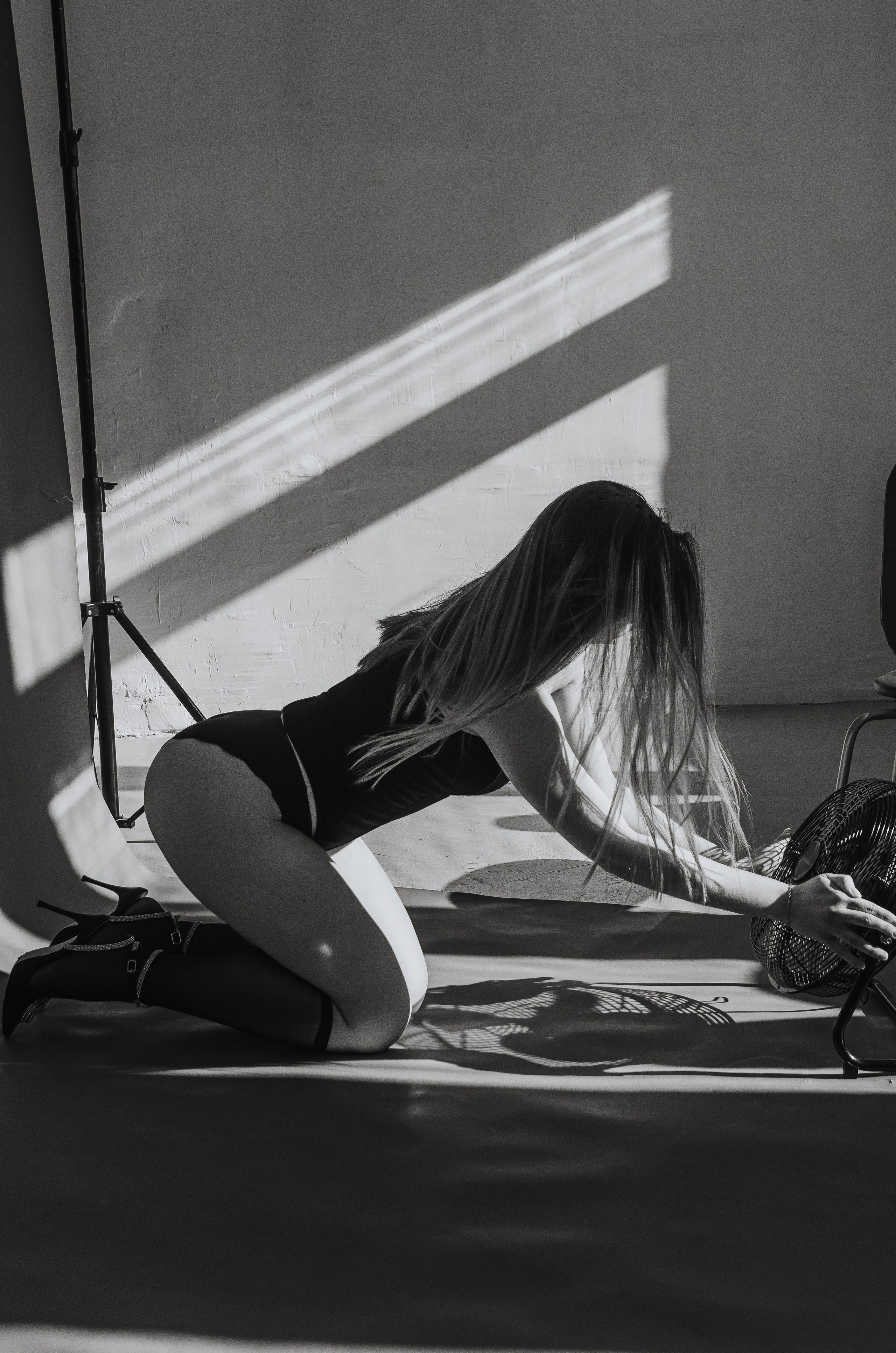 Женская фотосессия в стиле минимализм. Денисова Аля — фотограф для парных съемок и индивидуальных историй в Барнауле