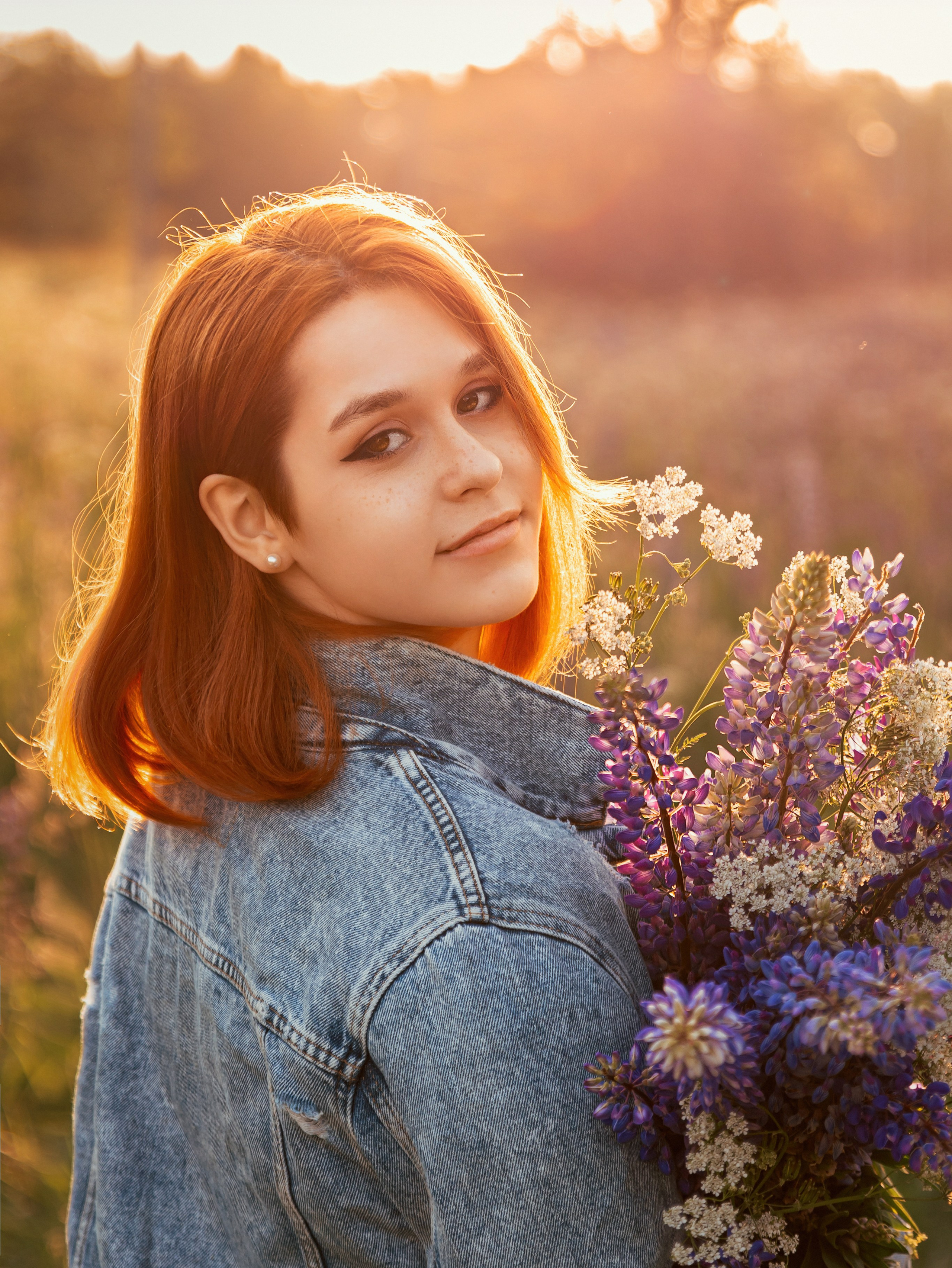 Красивая история для подростка на закате в поле люпинов. Трубинова Екатерина | Семейный фотограф | Москва