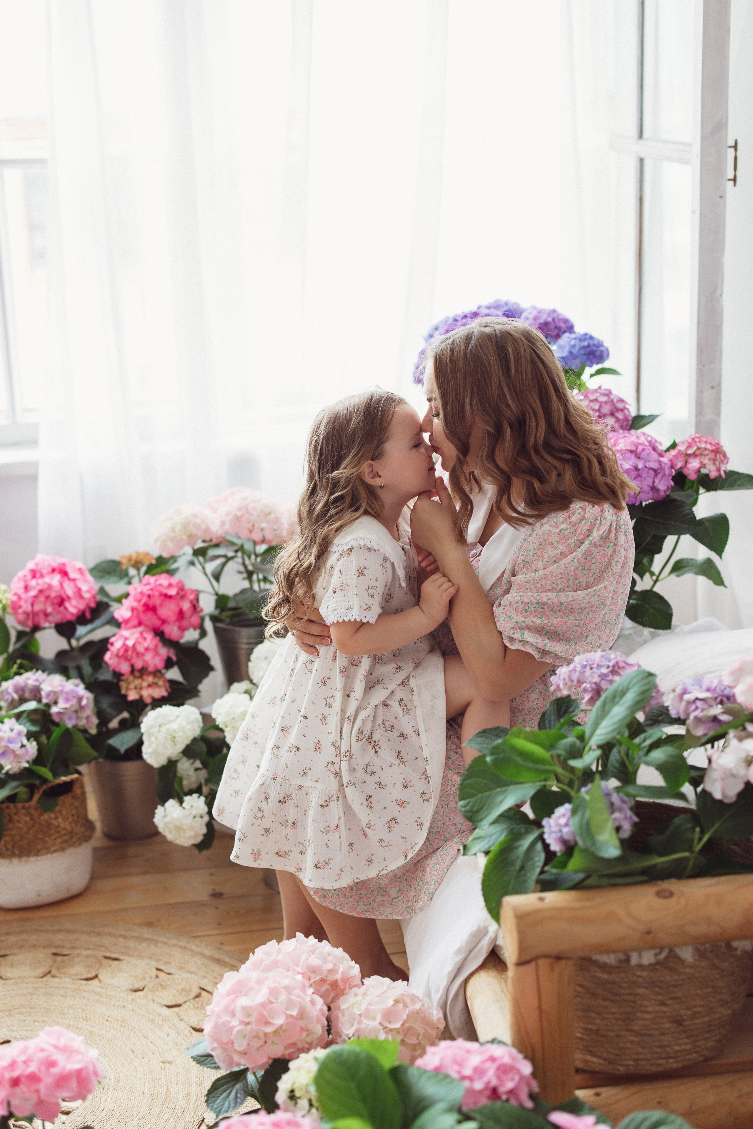 Фотосессия для мамы и дочки, фотостудия «Space JOBS» в г. Краснодаре. Семейный и детский фотограф в Краснодаре Анна Трашкова