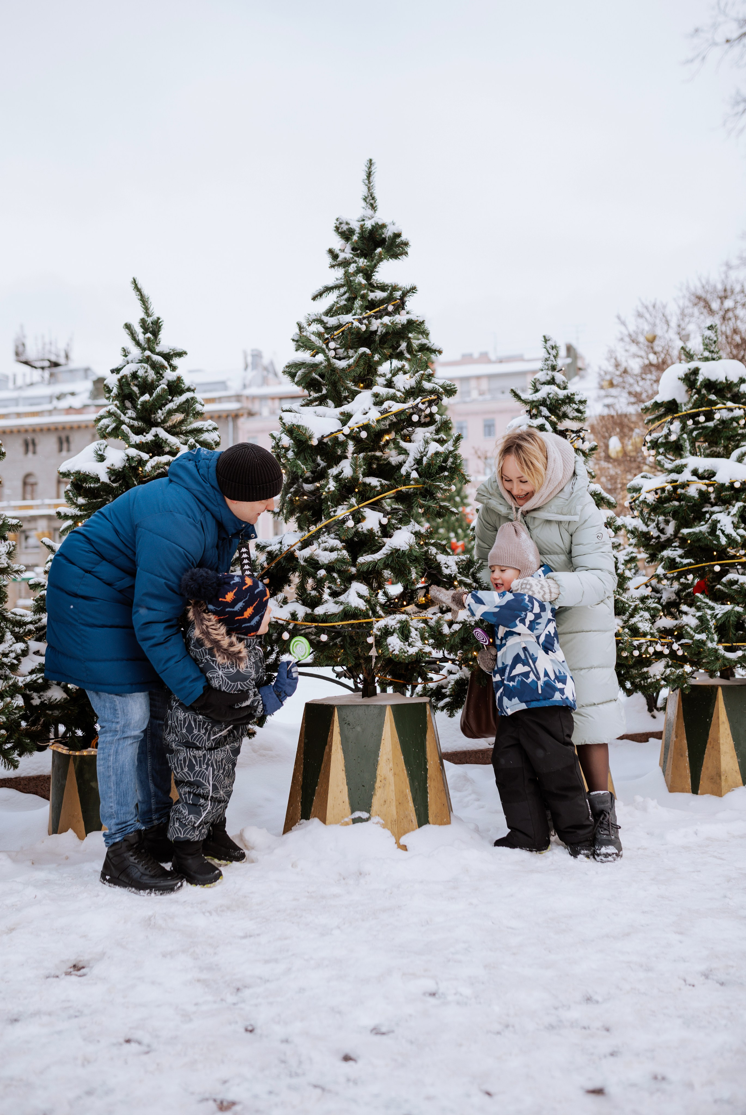Семейная, Манежная площадь