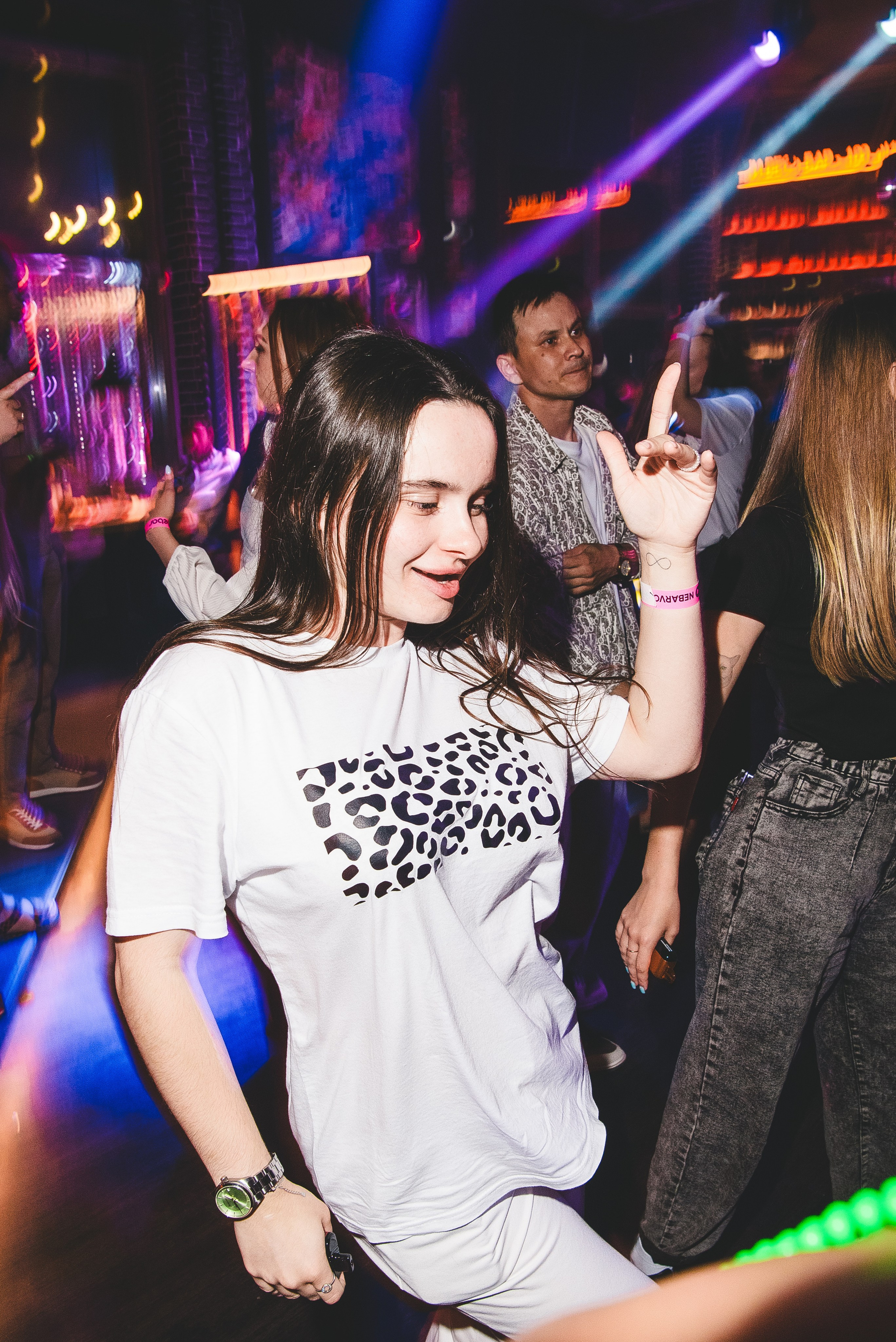 Фотоотчёты о вечеринках для НеБар Волгоград. Или стиль «пьяный фотограф». Фотограф в Волгограде и Волжском Александр Горбань