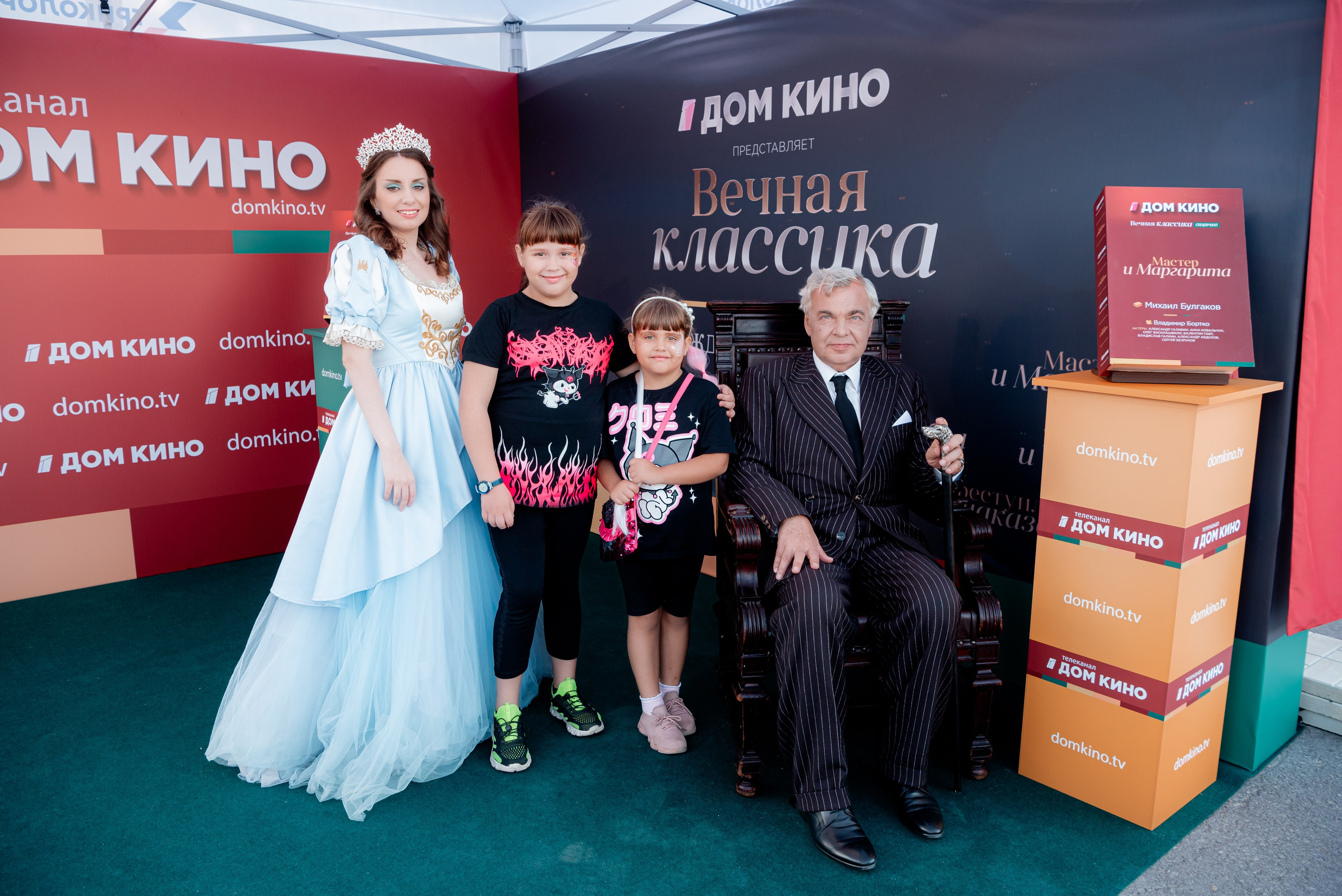 Портретные фото с артистами в палатке Триколор Дом Кинов на день города Волгоград. Фотограф в Волгограде и Волжском Александр Горбань