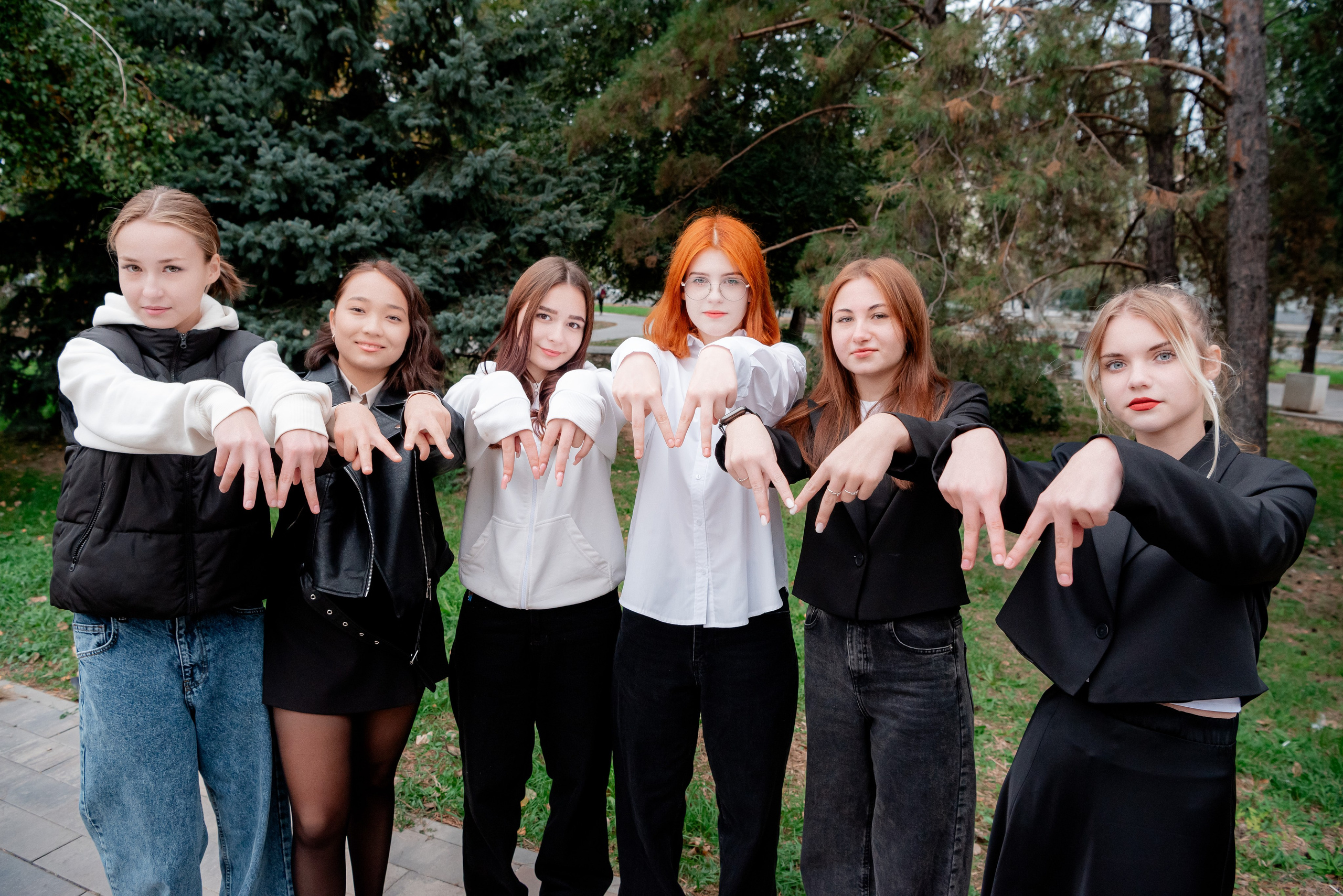 Фотосессия в парке для альбома школьники 9 класс. Фотограф в Волгограде и Волжском Александр Горбань
