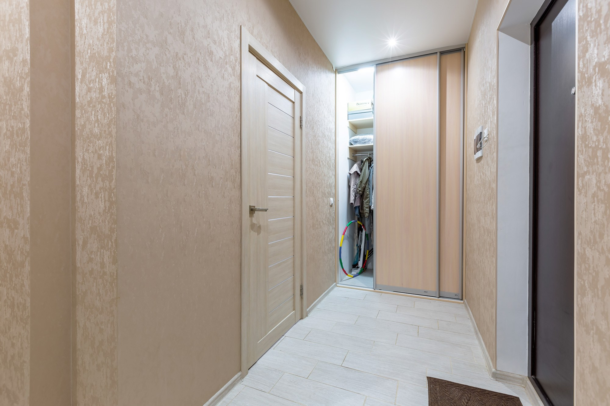 Домодедово. Квартира в теплых тонах на продажу. Интерьерный фотограф в Крыму