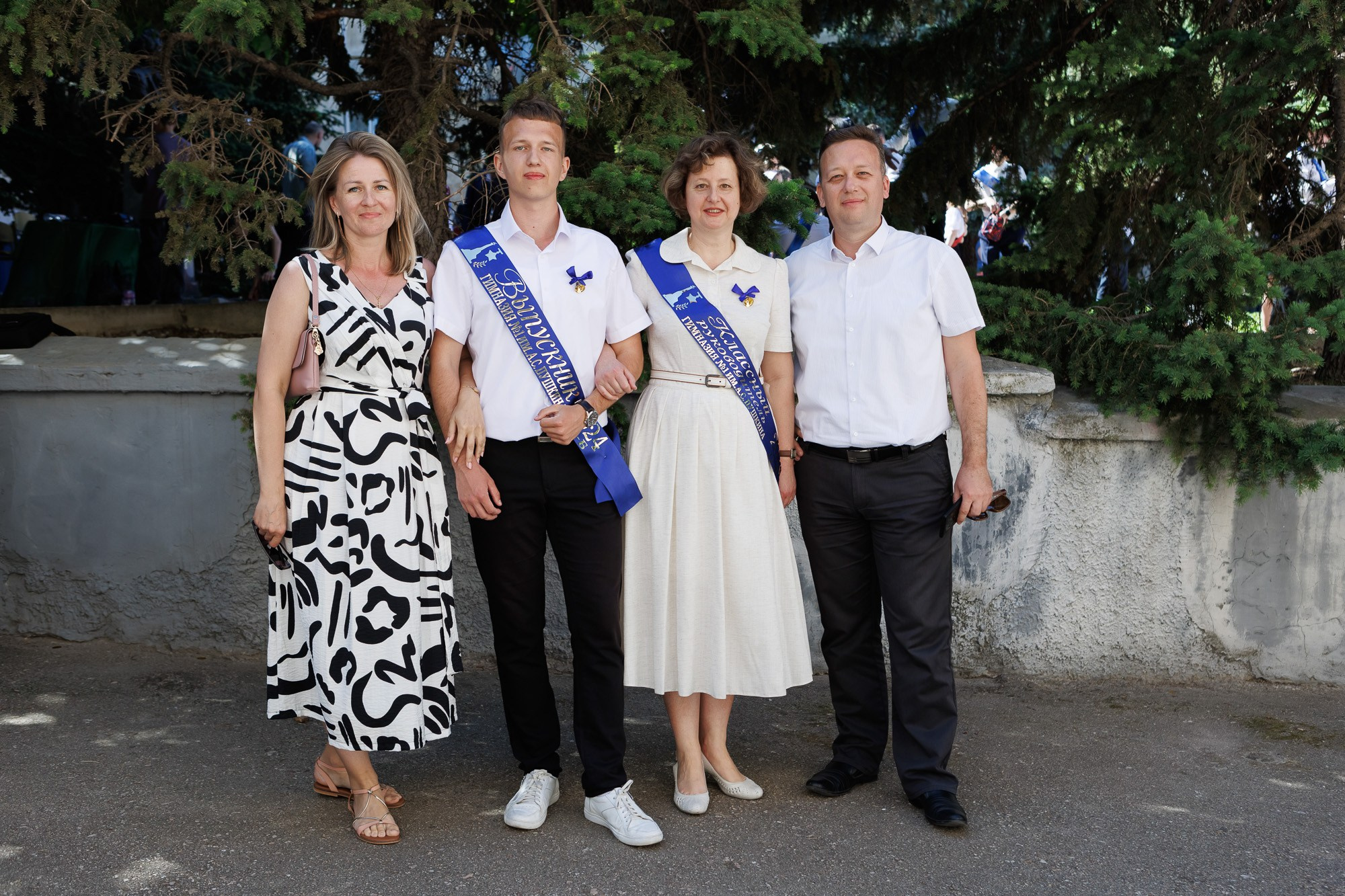 Последний звонок в Гимназии № 1, г. Севастополь. Свадебный фотограф, фотосъемка в Крыму, Севастополе, Симферополе, Ялте