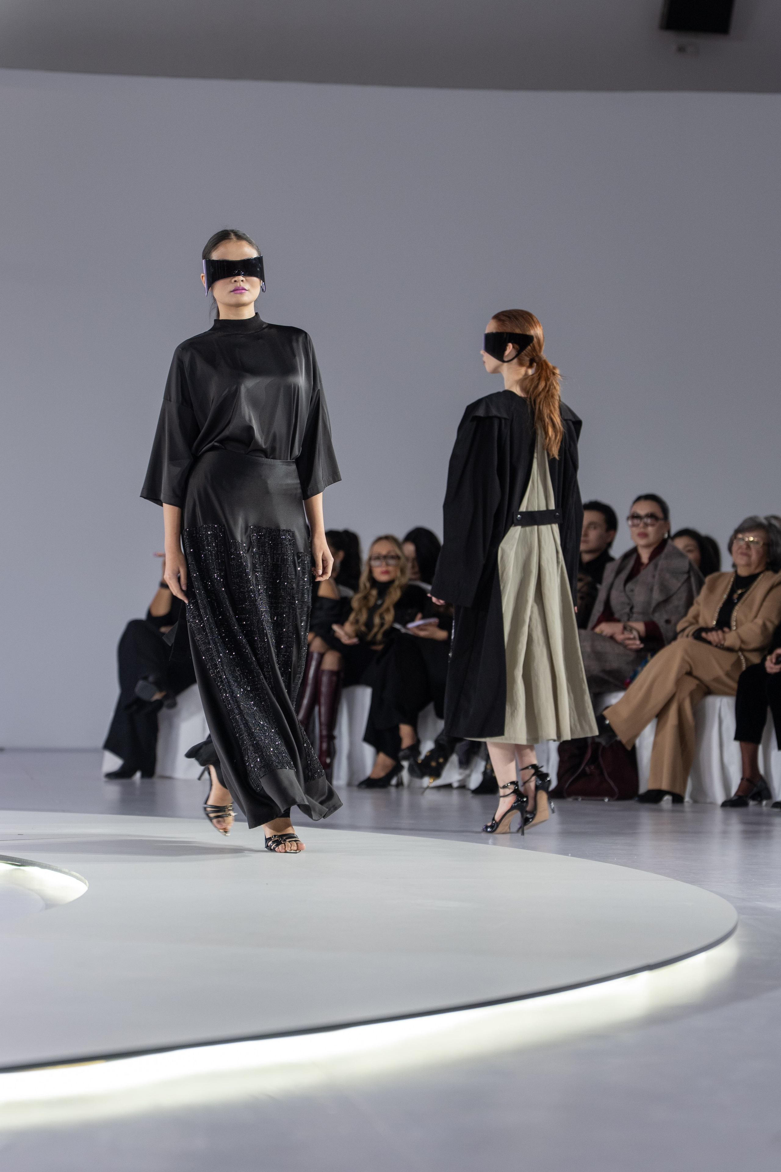 Дизайнер Alexey Czhen. Сайт Алматинского НЮ АРТ, будуар и фэшн фотографа Дениса Карпенко