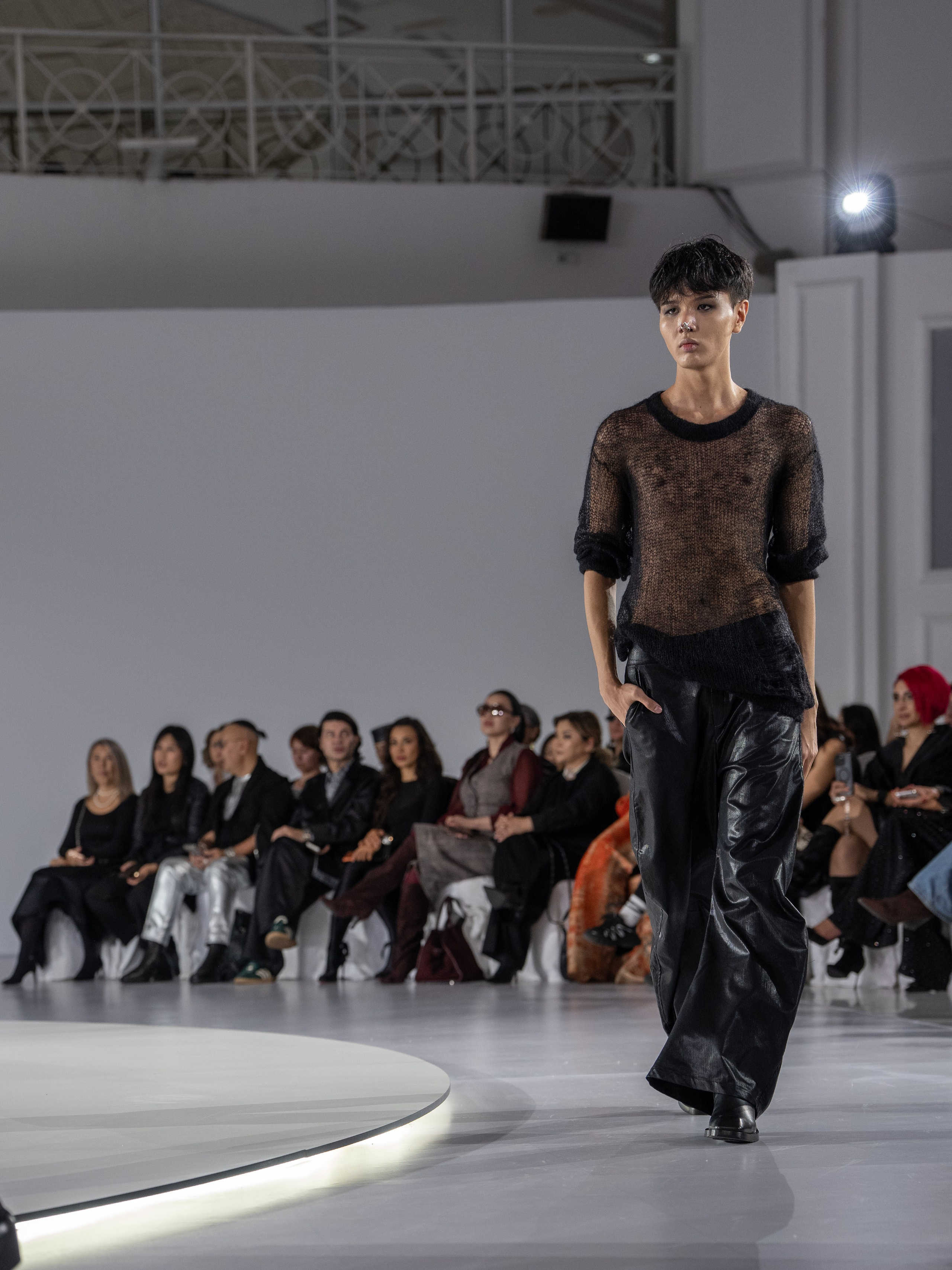 Дизайн DVALI. Сайт Алматинского НЮ АРТ, будуар и фэшн фотографа Дениса Карпенко