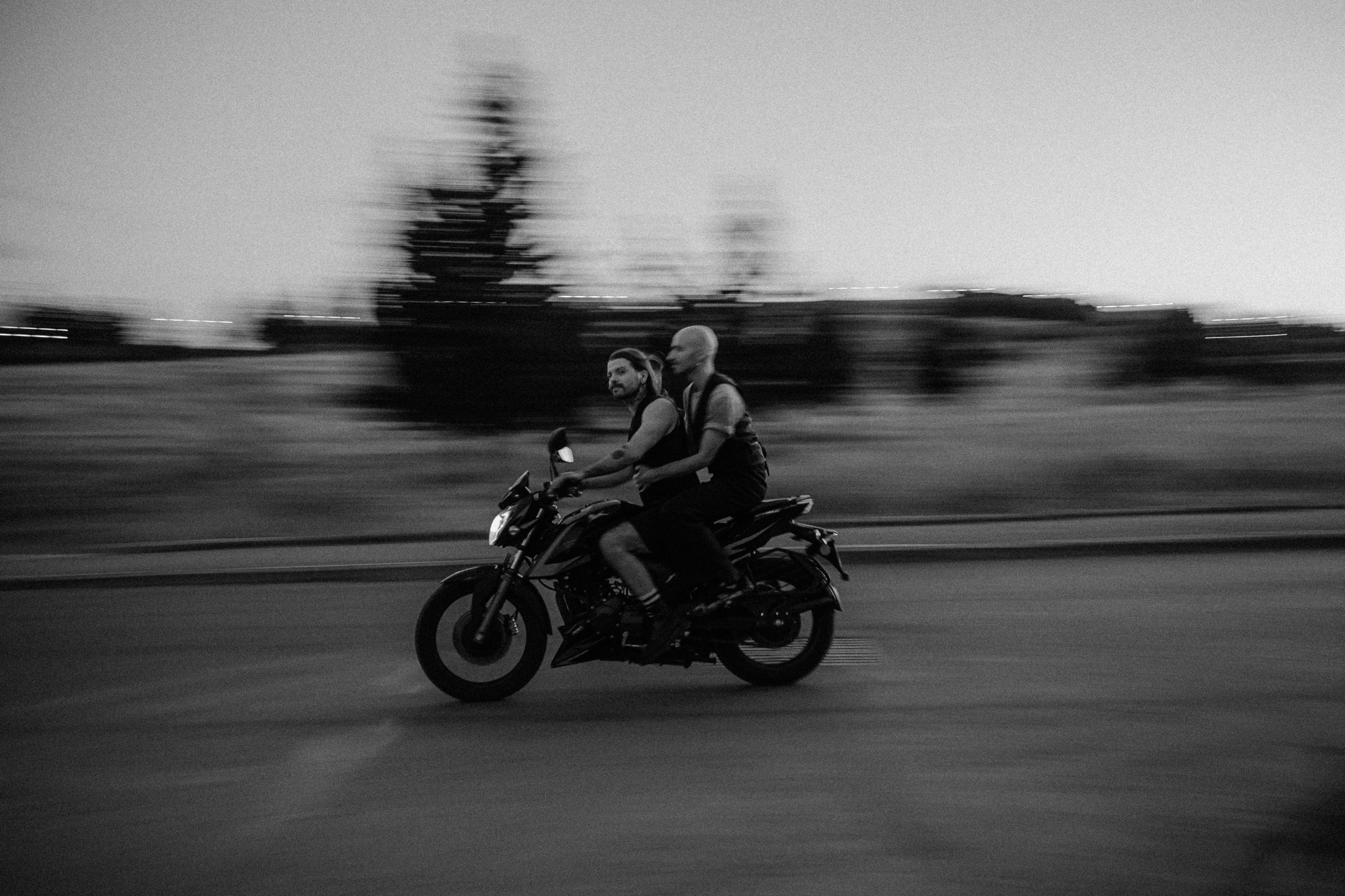 Парная сфотосессия в Грузии Тбилиси два парня нетрадиционная. Свадебный фотограф Грузия Тбилиси