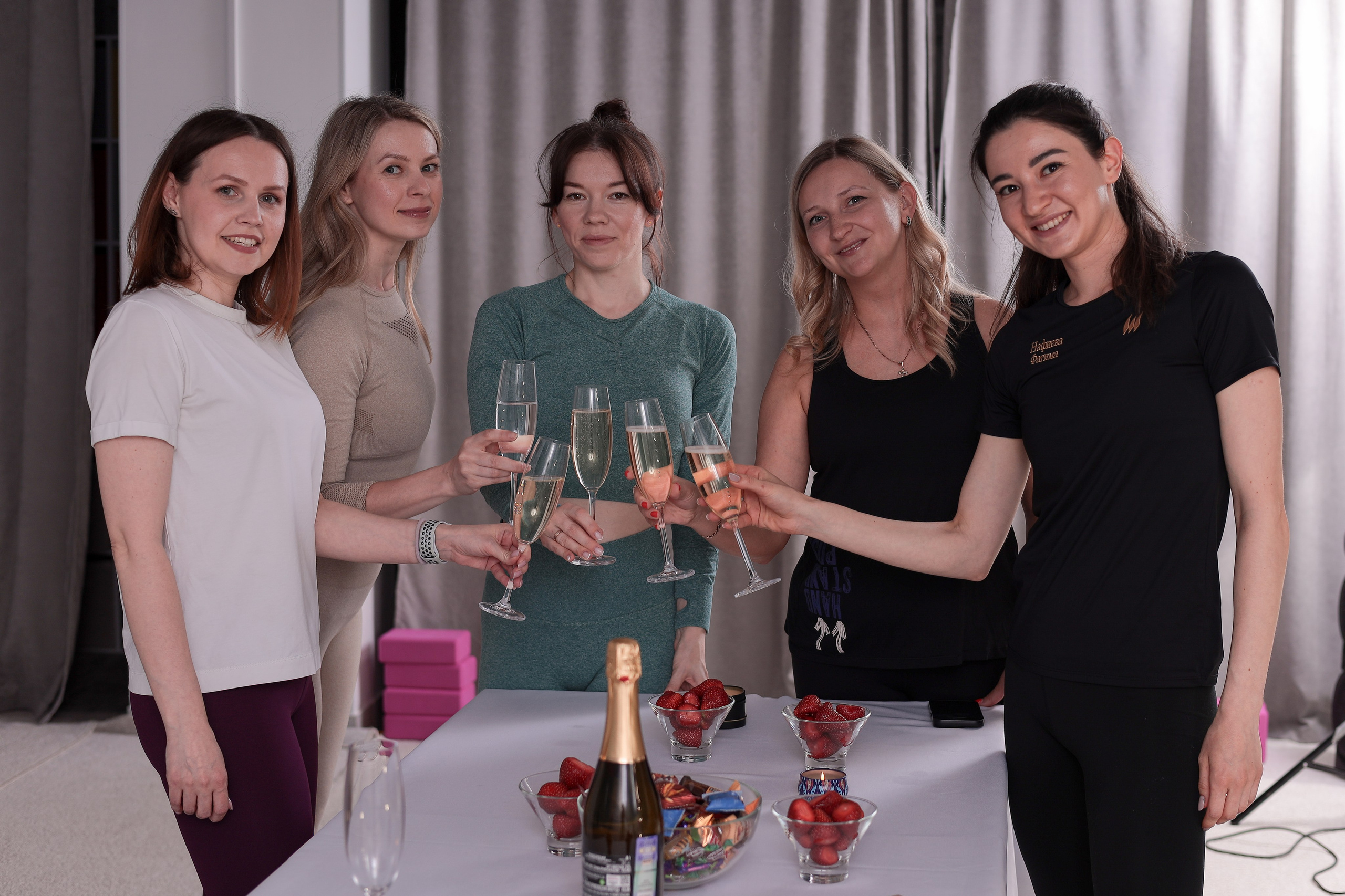 Арт-терапия + аэройога. Фотограф Надршина Лилия