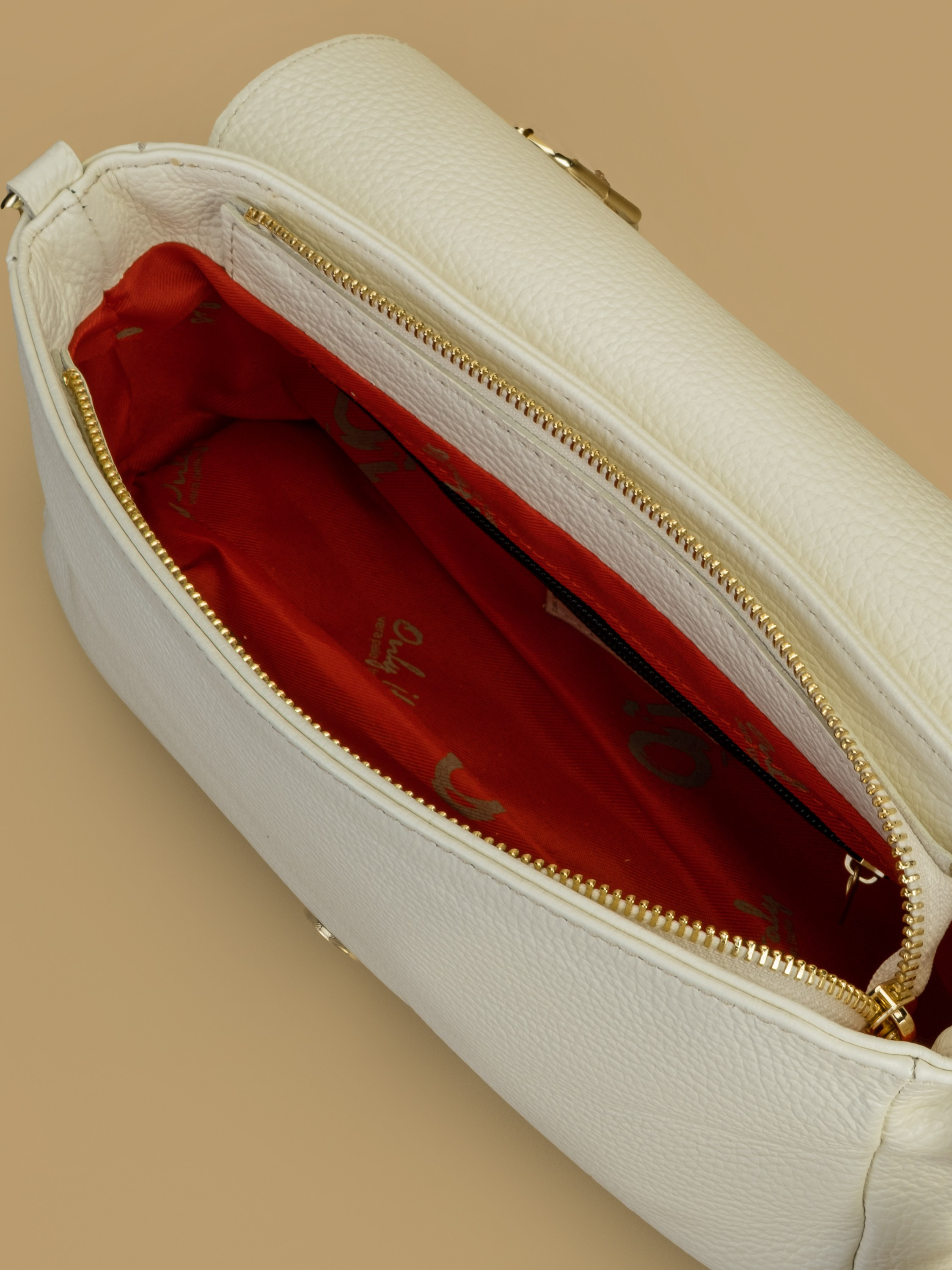 Имиджевая фотосессия для сумок. Предметный фотограф в Симферополе Антон Катунин