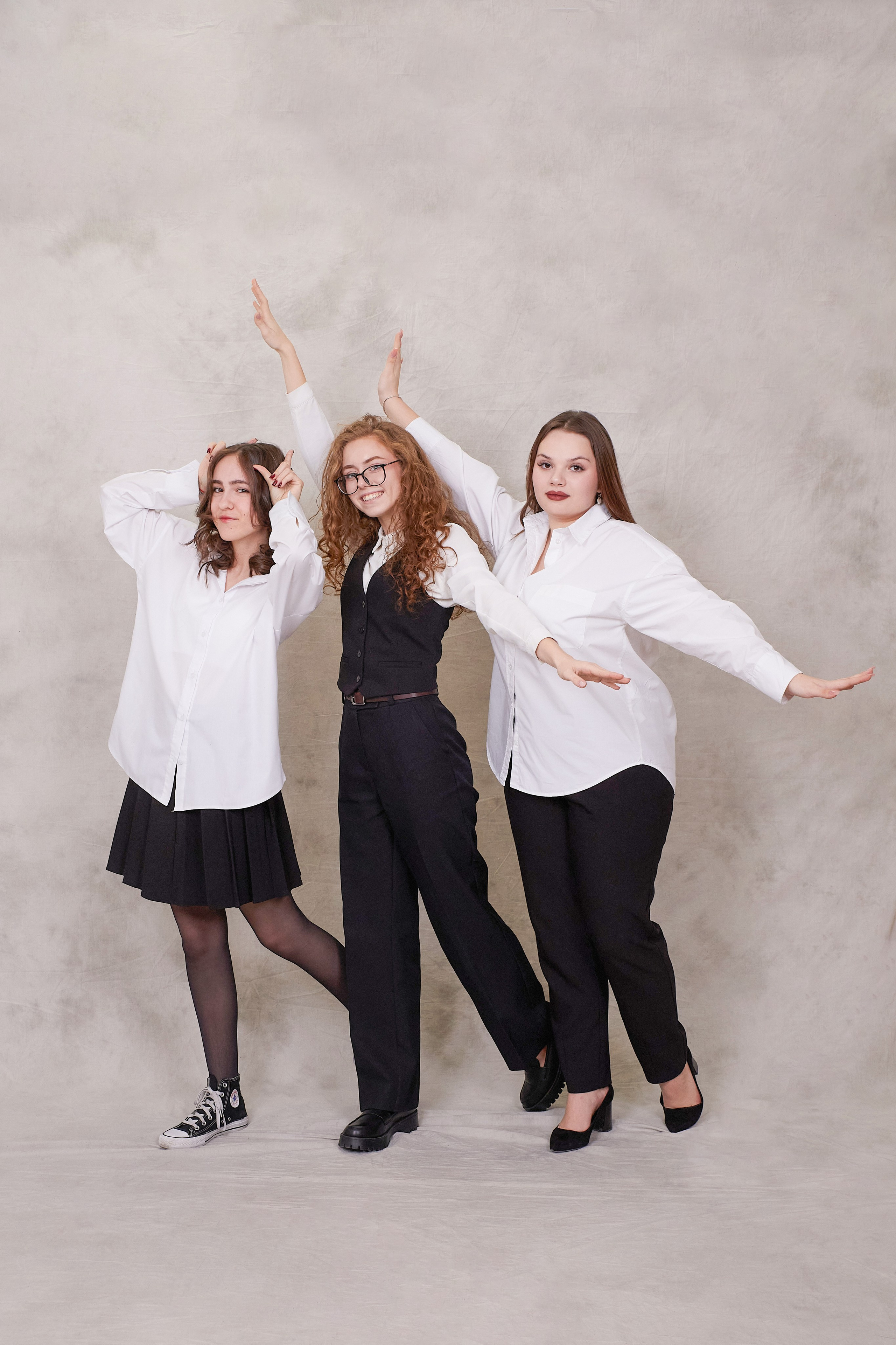 Стильный выпускной школьный альбом 9 и 11 класс «Классика» Тюмень. Выпускные альбомы в Тюмени для школ, садов, вузов спортивных секций