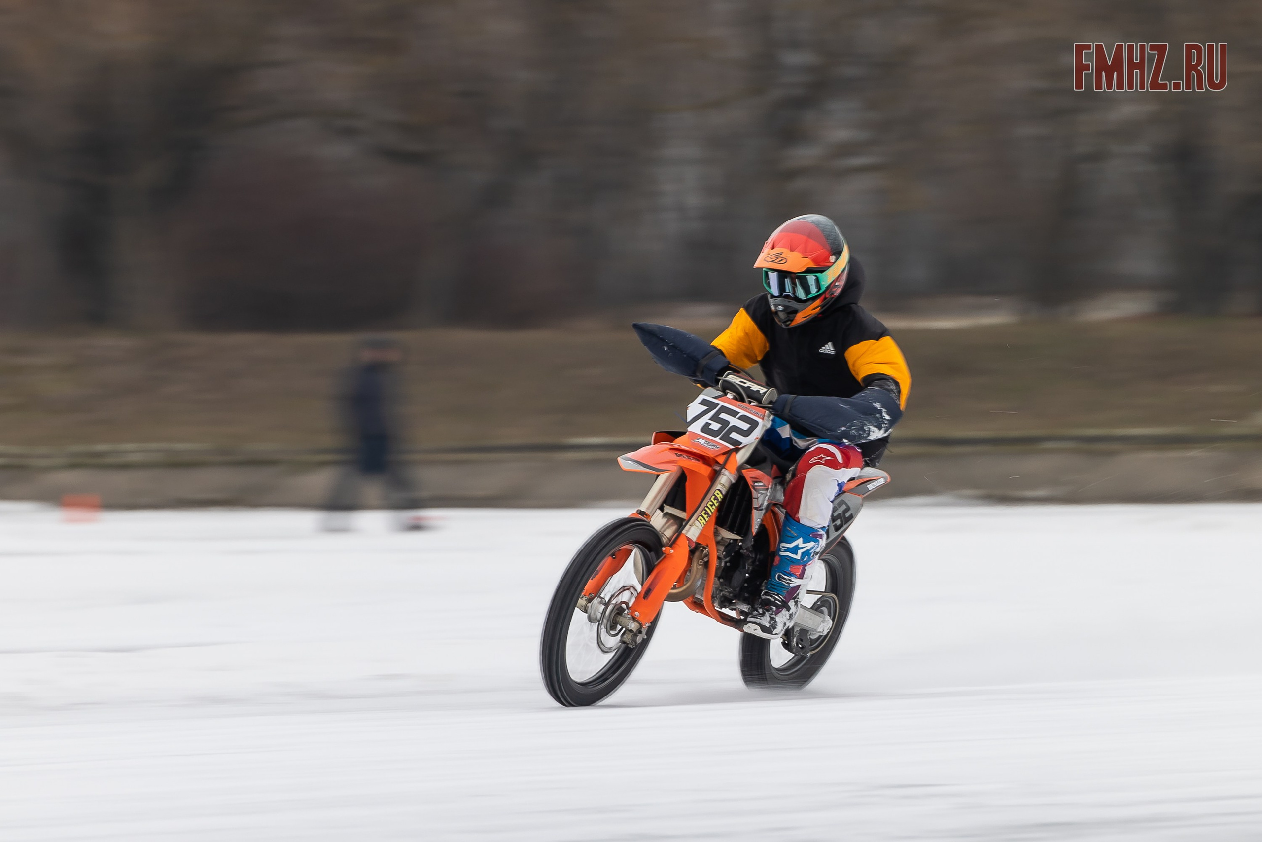 Первый этап Кубка МФР по мотокроссу на льду Большого Крылатского пруда в Москве. 8 февраля 2025 г. Фотограф Владимир Охрименко