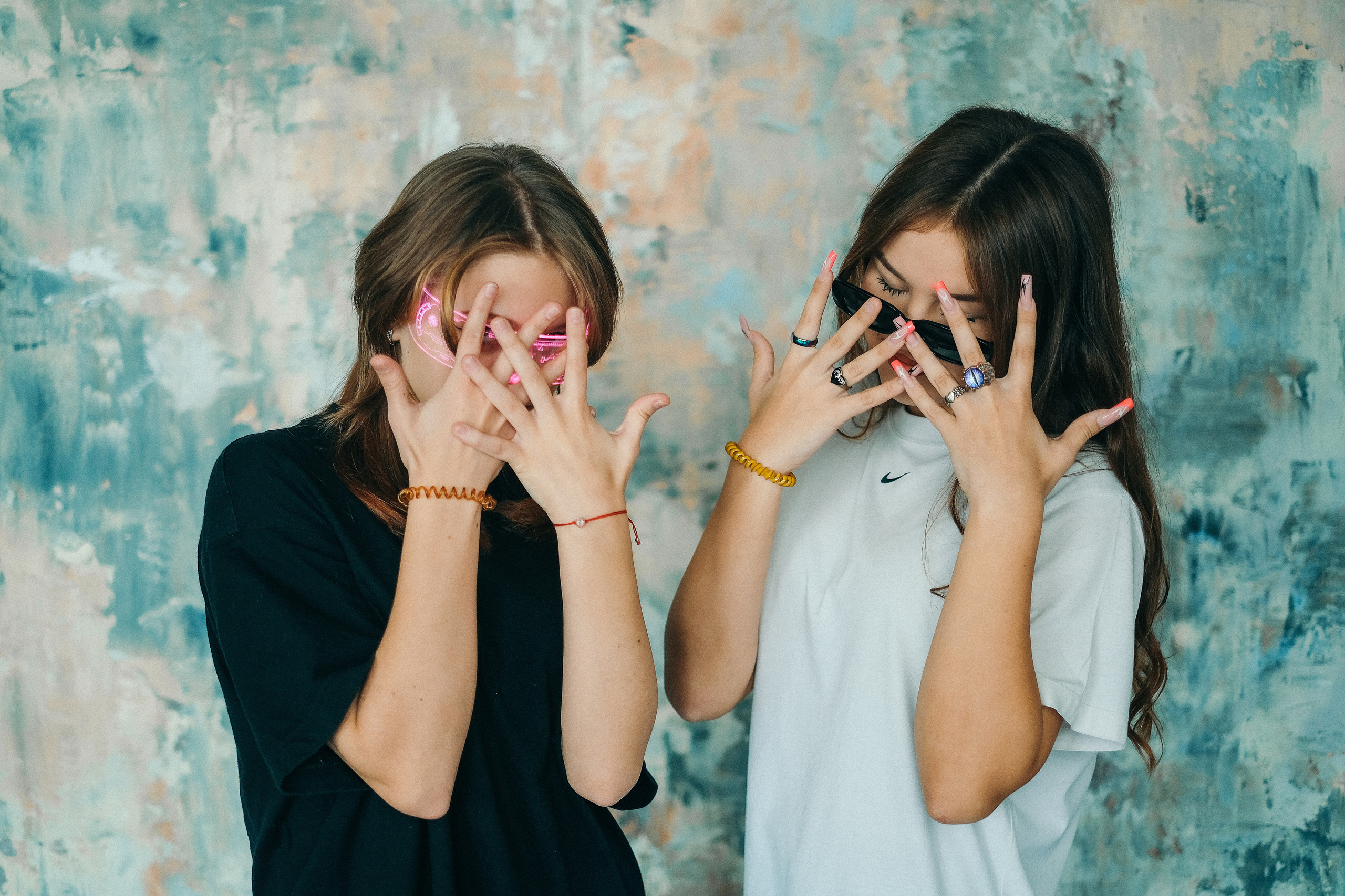 фотосессия для выпускного альбома, выпускной старшеклассников, позирование, идеи для выпускных альбомов