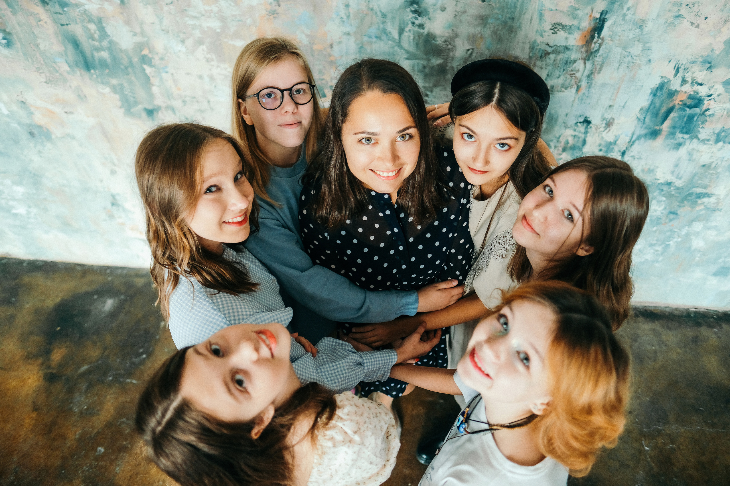 фотосессия для выпускного альбома, выпускной старшеклассников, позирование, идеи для выпускных альбомов